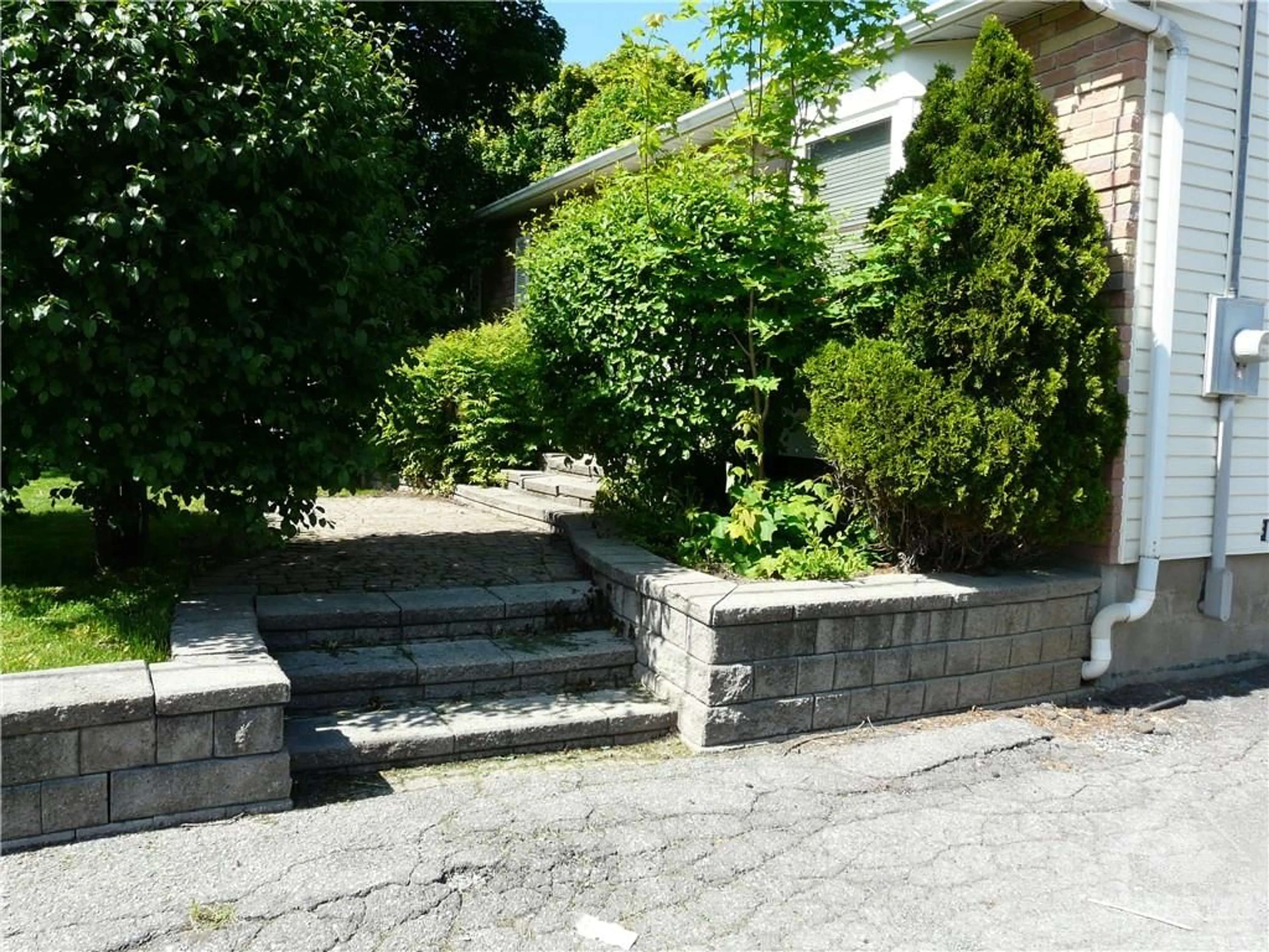 Patio for 1367 MARCHAND St, Ottawa Ontario K1B 3N7