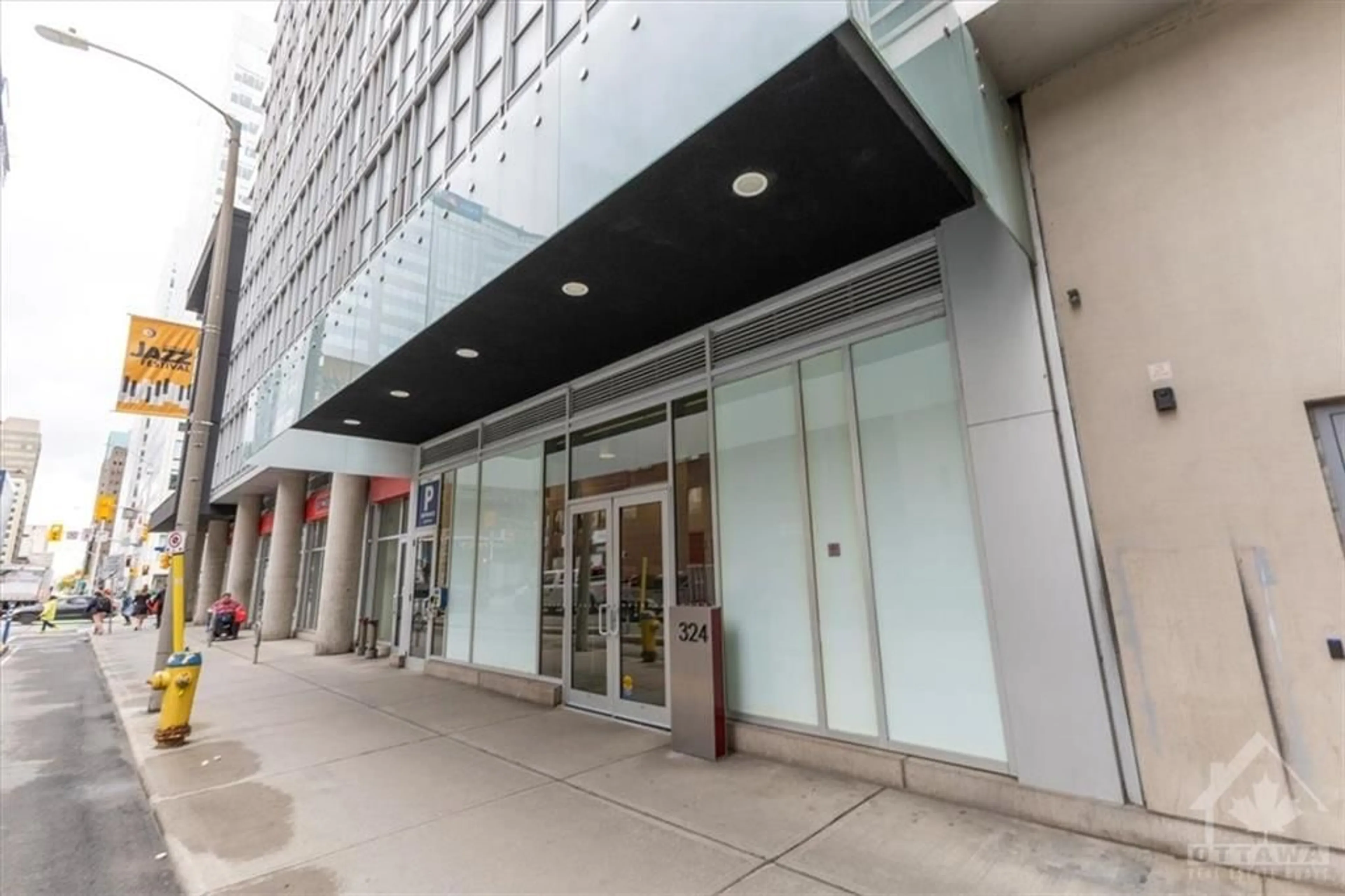 Indoor foyer for 324 LAURIER Ave #2109, Ottawa Ontario K1P 0A4