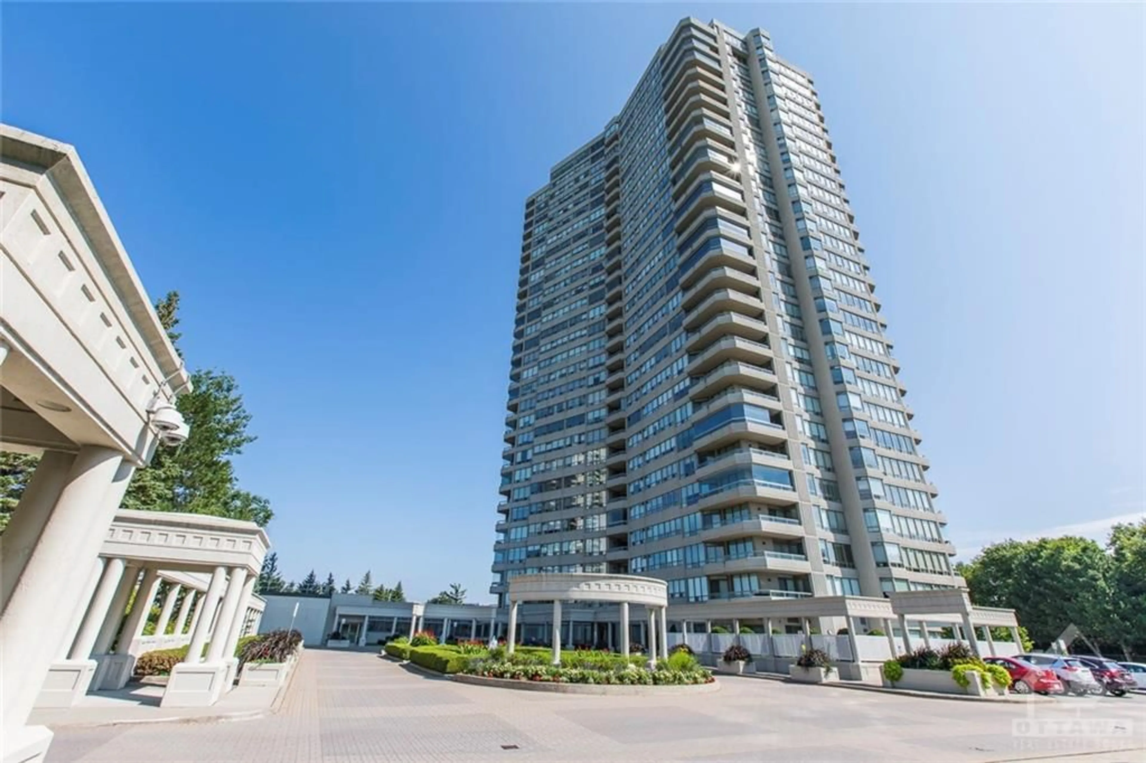 A pic from exterior of the house or condo for 1480 RIVERSIDE Dr #1502, Ottawa Ontario K1G 5H2