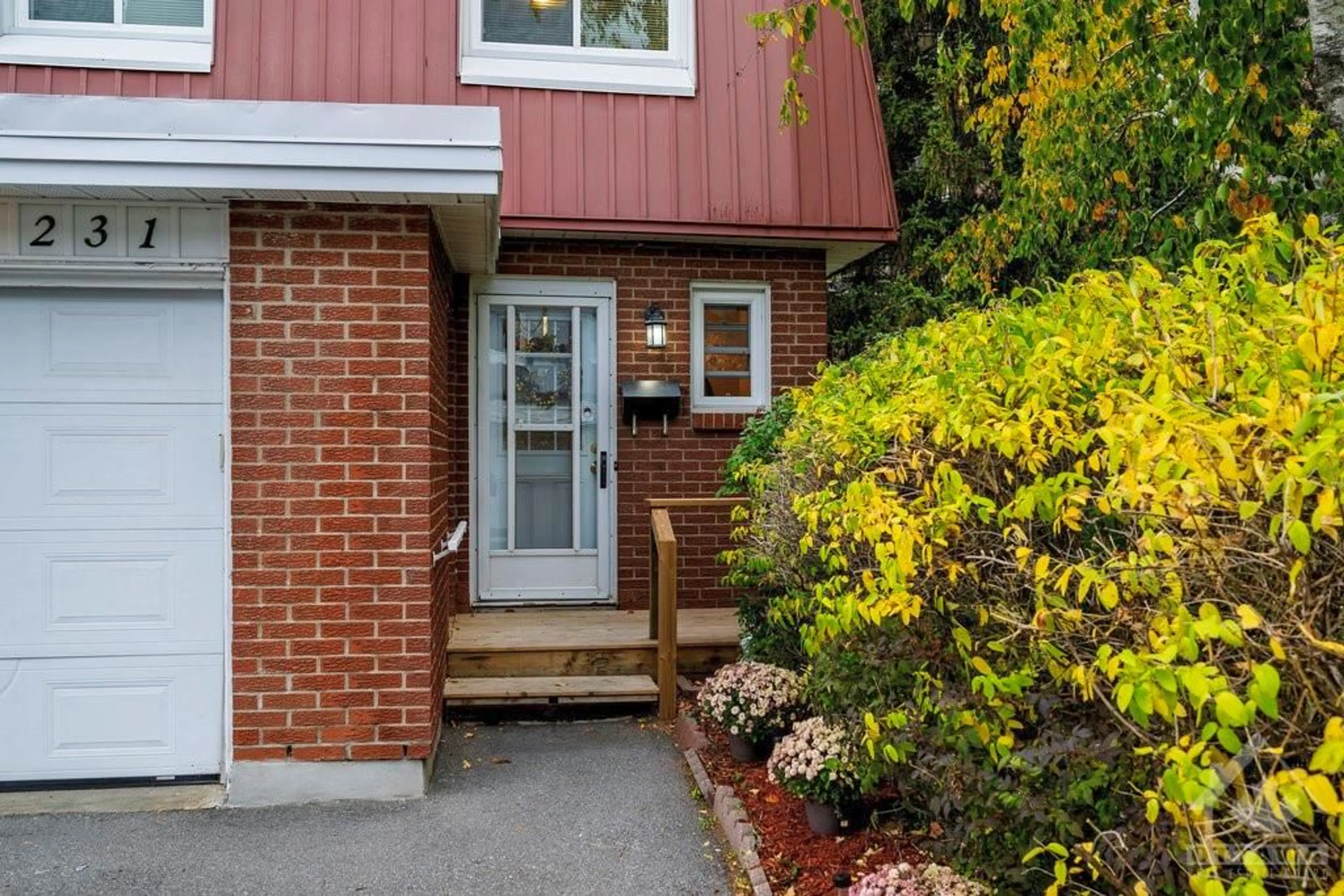 A pic from exterior of the house or condo, cottage for 231 ROMULUS Pvt, Ottawa Ontario K1K 3Y2