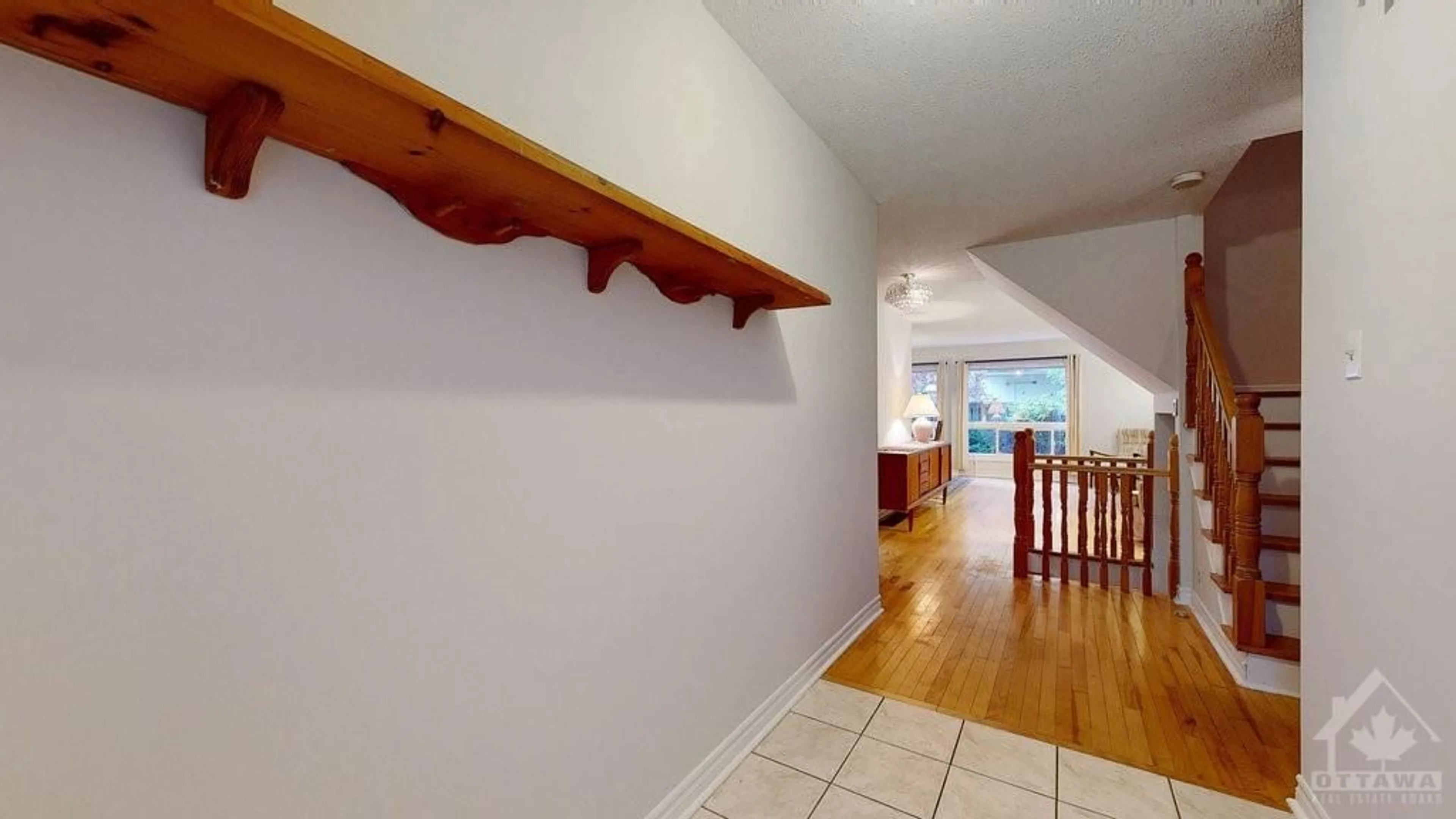 Indoor foyer, wood floors for 231 ROMULUS Pvt, Ottawa Ontario K1K 3Y2