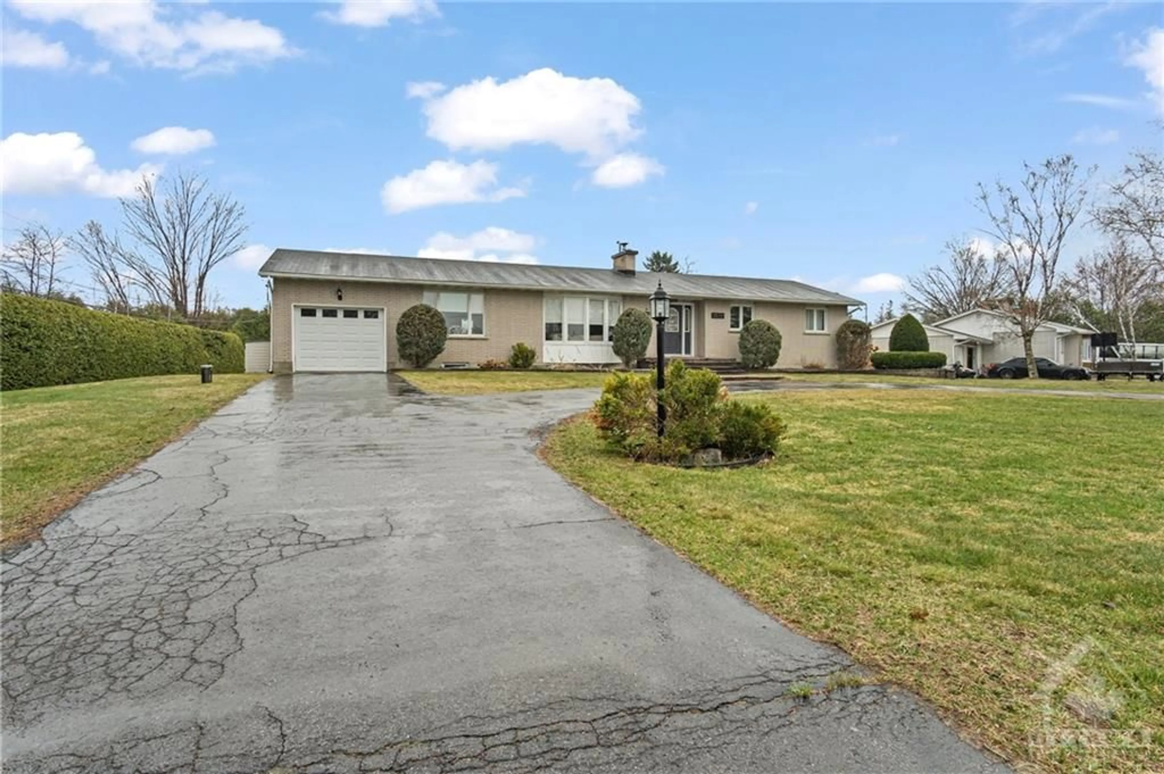 Frontside or backside of a home for 1532 BELLA VISTA Dr, Cumberland Ontario K4C 1A7