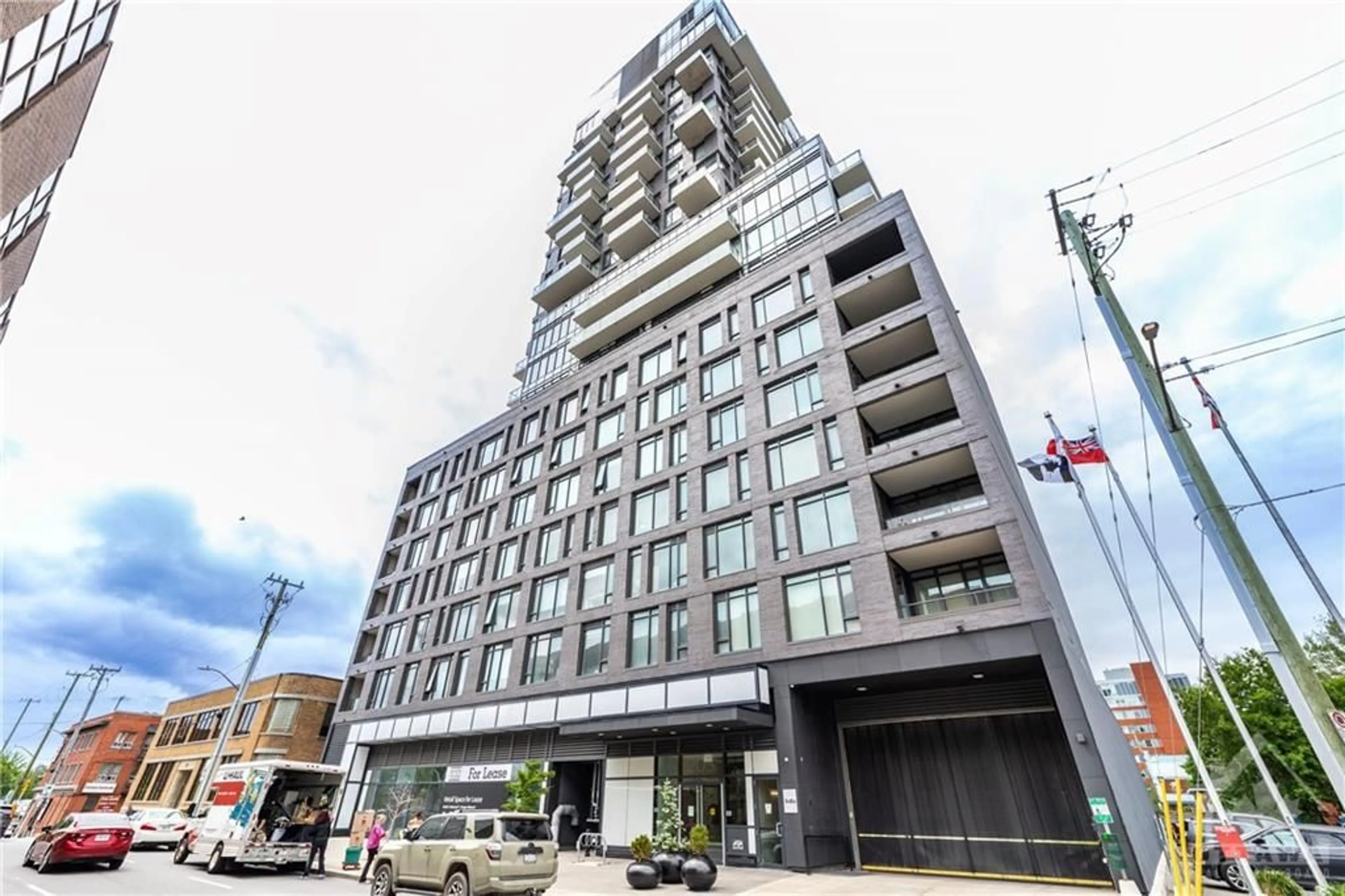 Outside view for 203 CATHERINE St #415, Ottawa Ontario K2P 1J5