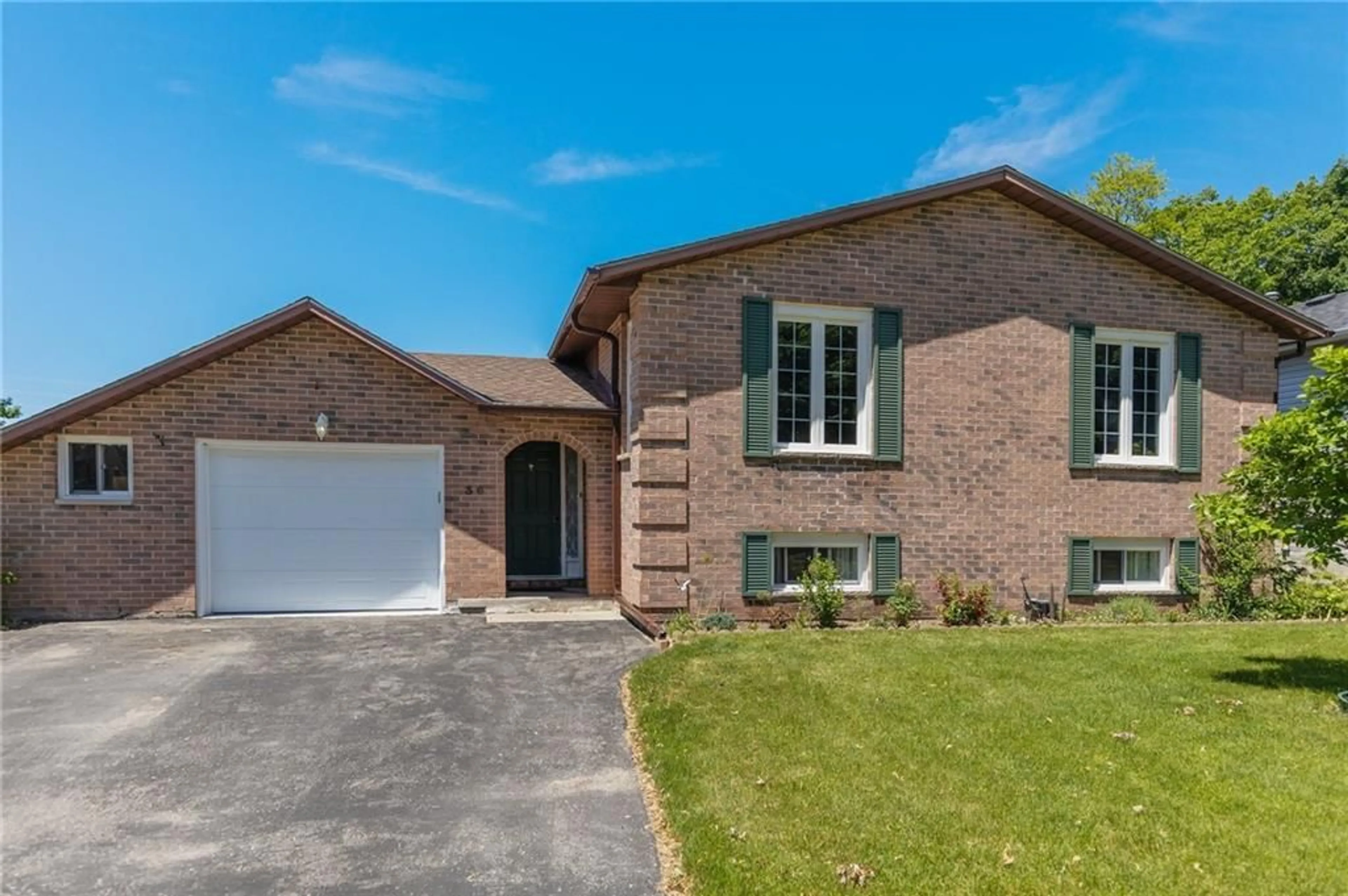 Home with brick exterior material for 36 CAMBRIDGE Cres, Brockville Ontario K6V 6L8