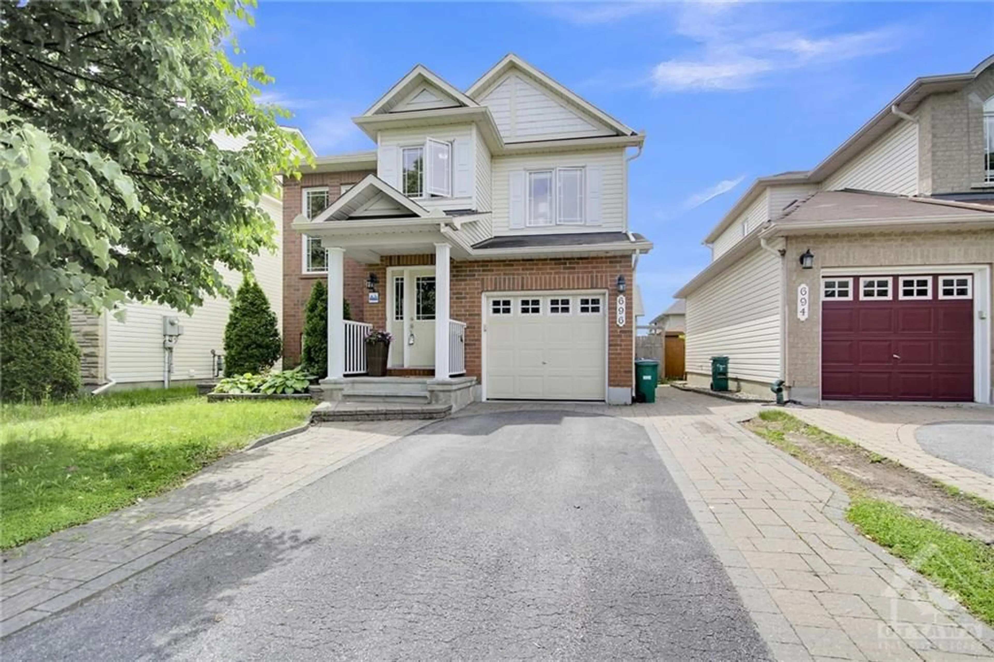 Frontside or backside of a home for 696 BEATRICE Dr, Ottawa Ontario K2J 0H2