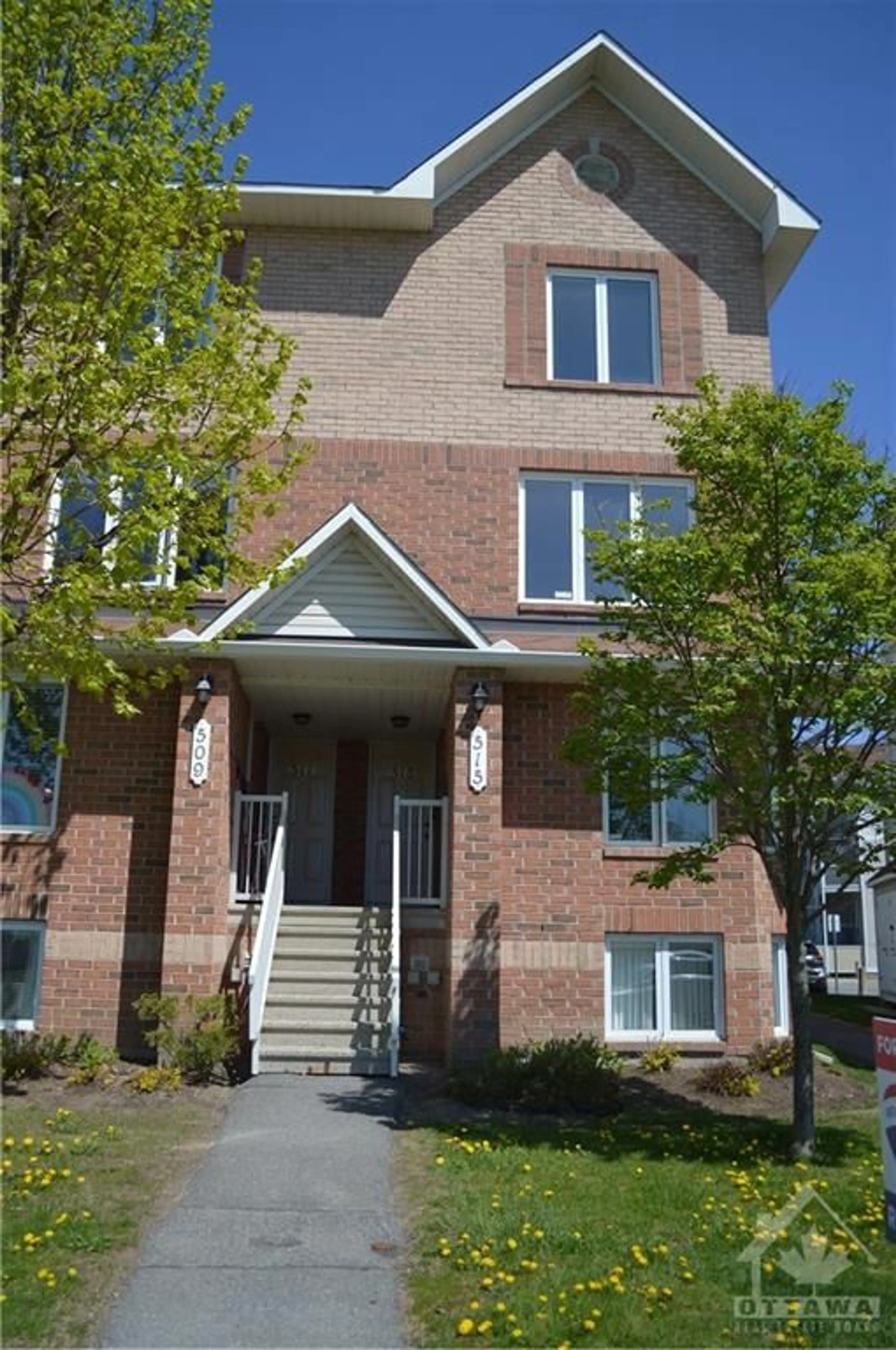 A pic from exterior of the house or condo for 513 AQUAVIEW Dr, Orleans Ontario K4A 4T9