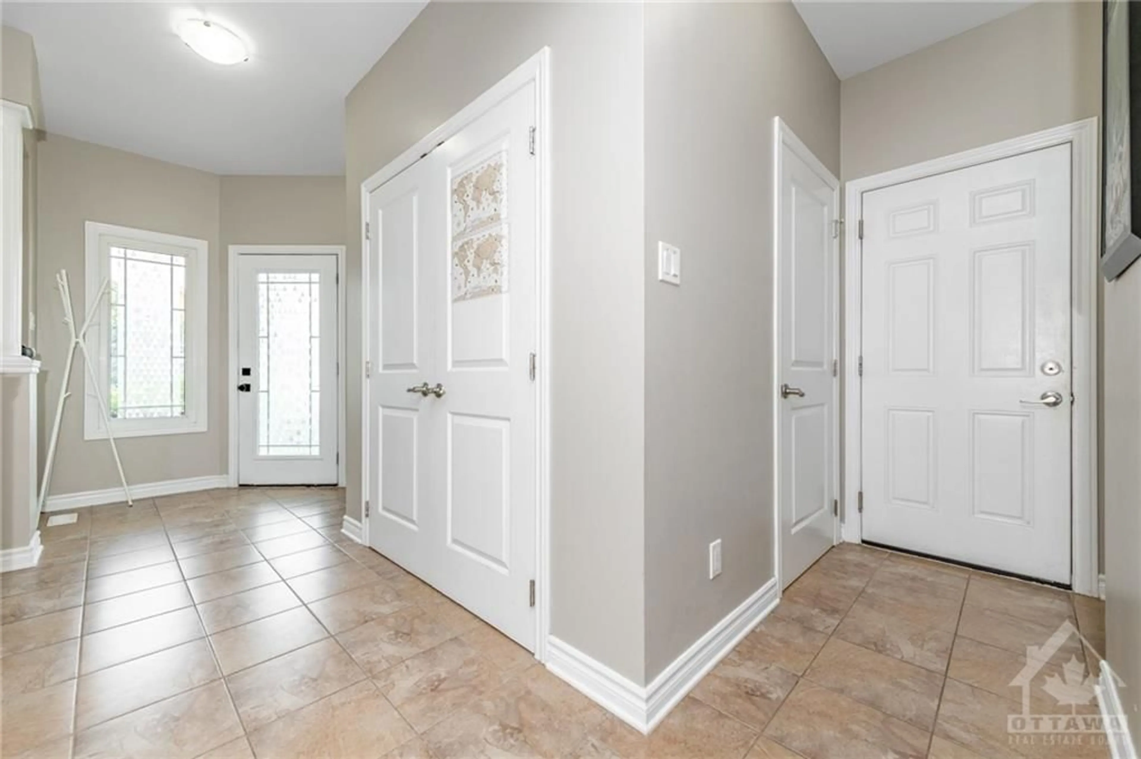 Indoor entryway for 108 SOPHIE Lane, Merrickville Ontario K0G 1N0