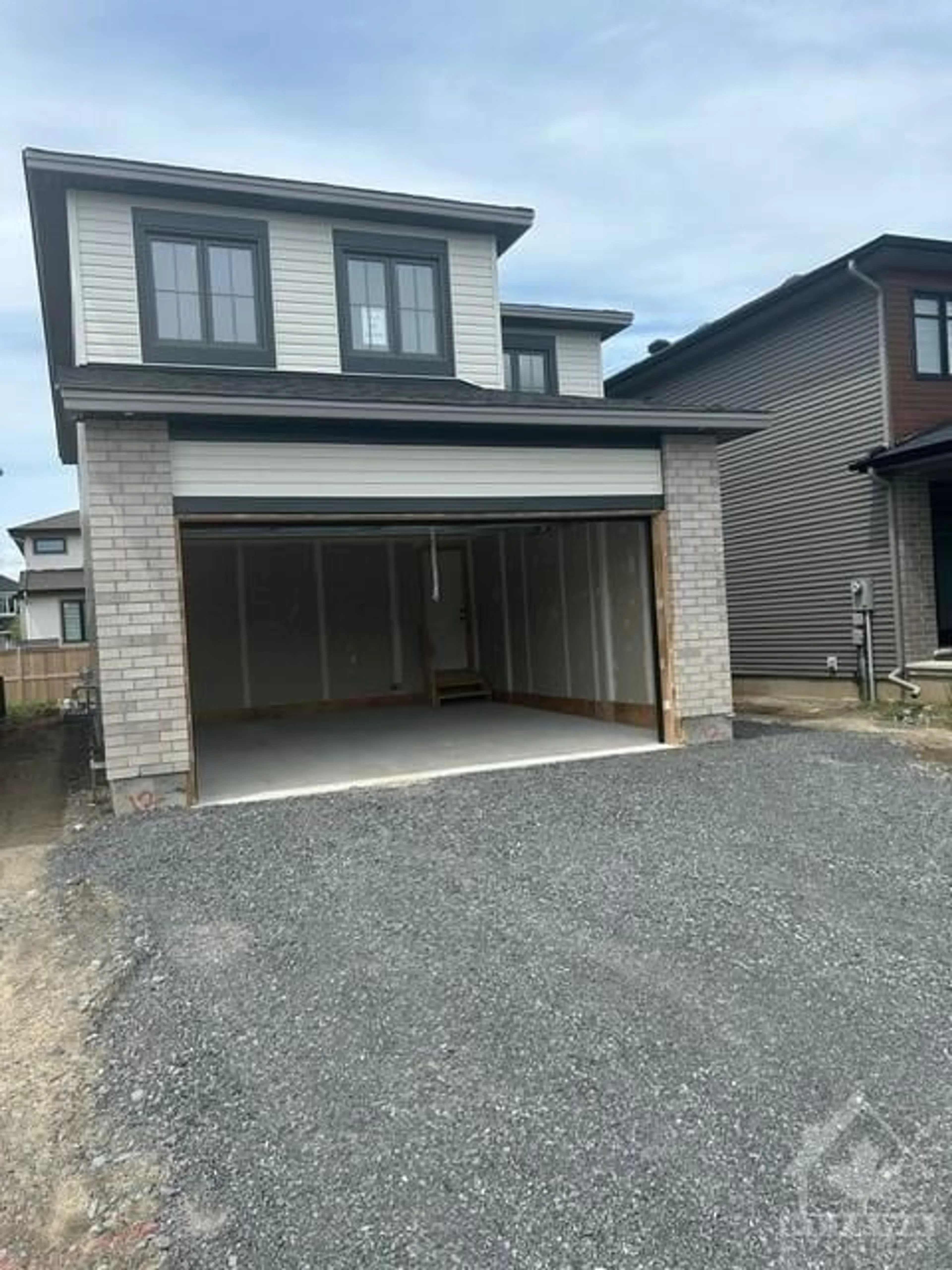 Frontside or backside of a home for 881 SENDERO Way, Stittsville Ontario K2S 2W9