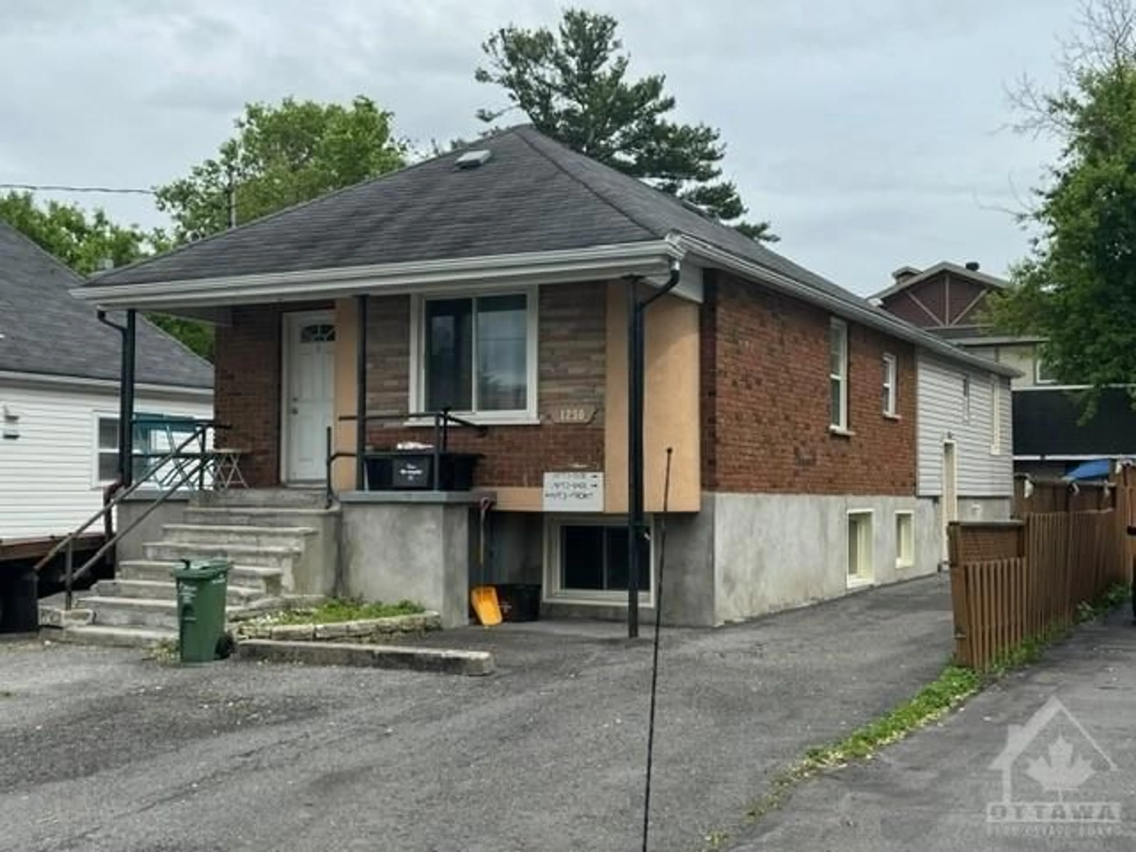 Frontside or backside of a home for 1250 DORCHESTER Ave, Ottawa Ontario K1Z 8E6