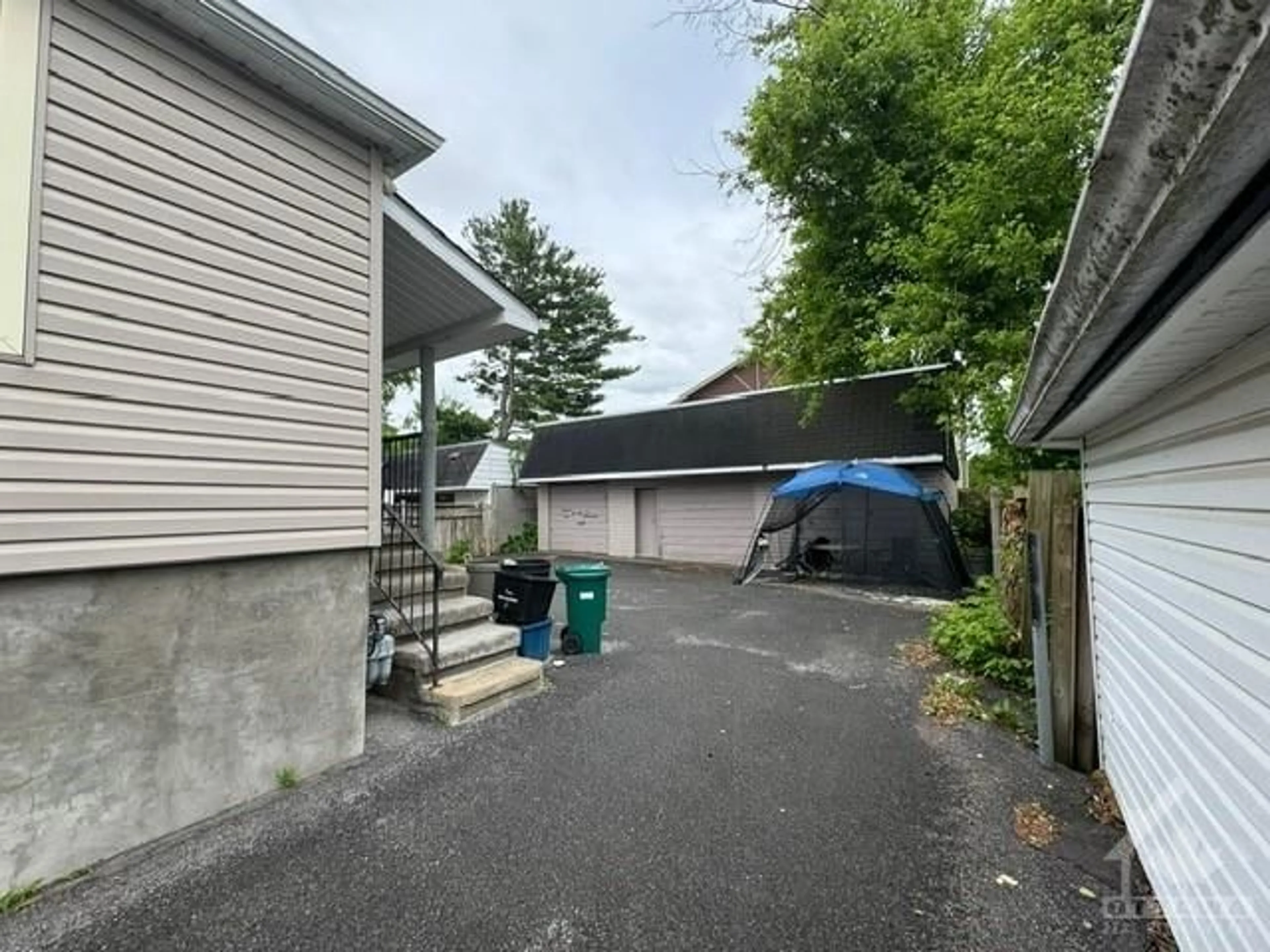 Frontside or backside of a home, the fenced backyard for 1250 DORCHESTER Ave, Ottawa Ontario K1Z 8E6