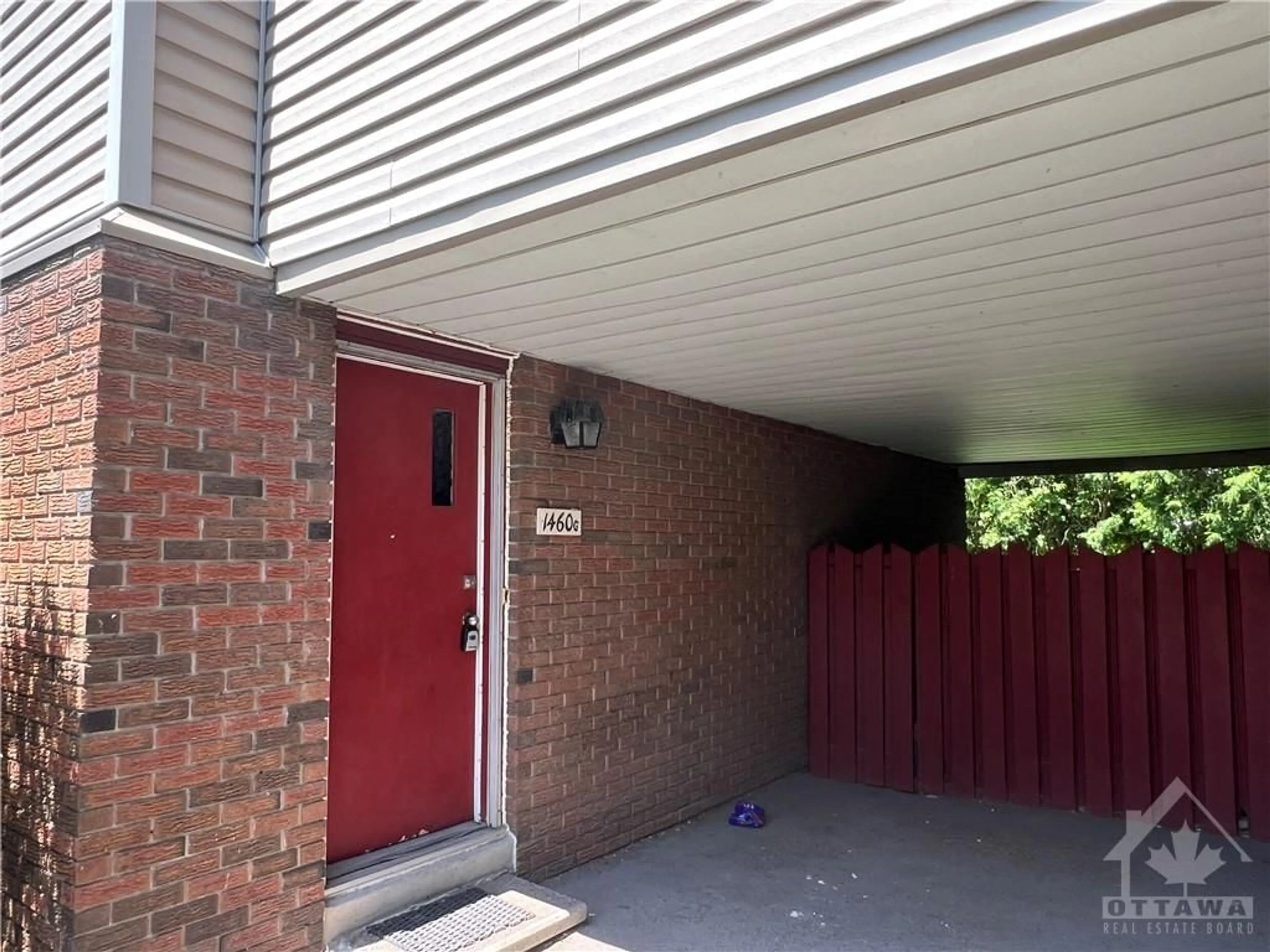 A pic from exterior of the house or condo for 1460 HEATHERINGTON Rd #G, Ottawa Ontario K1V 6S1