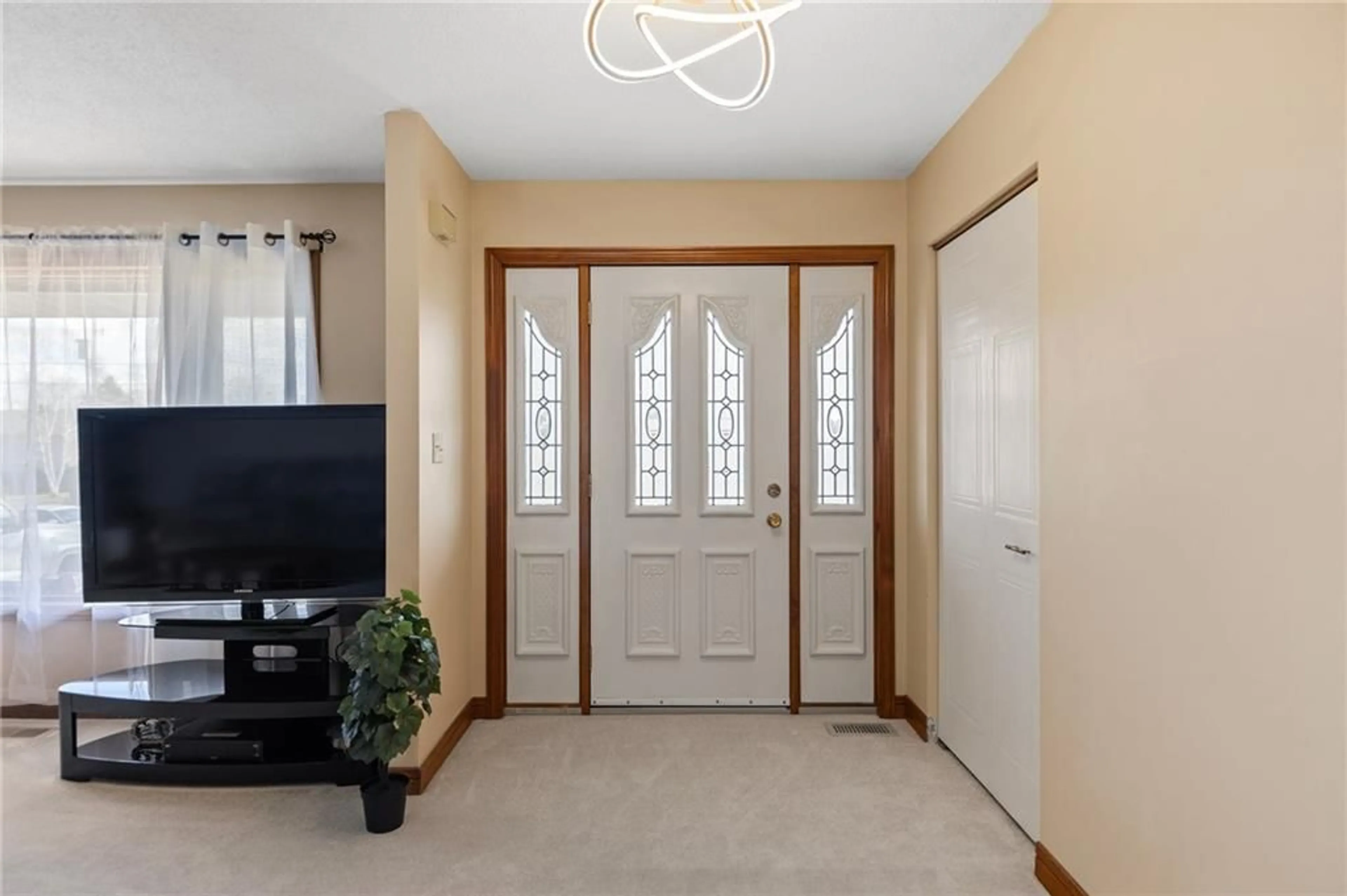 Indoor entryway, wood floors for 4510 SUSAN Dr, Tincap Ontario K6T 1A3