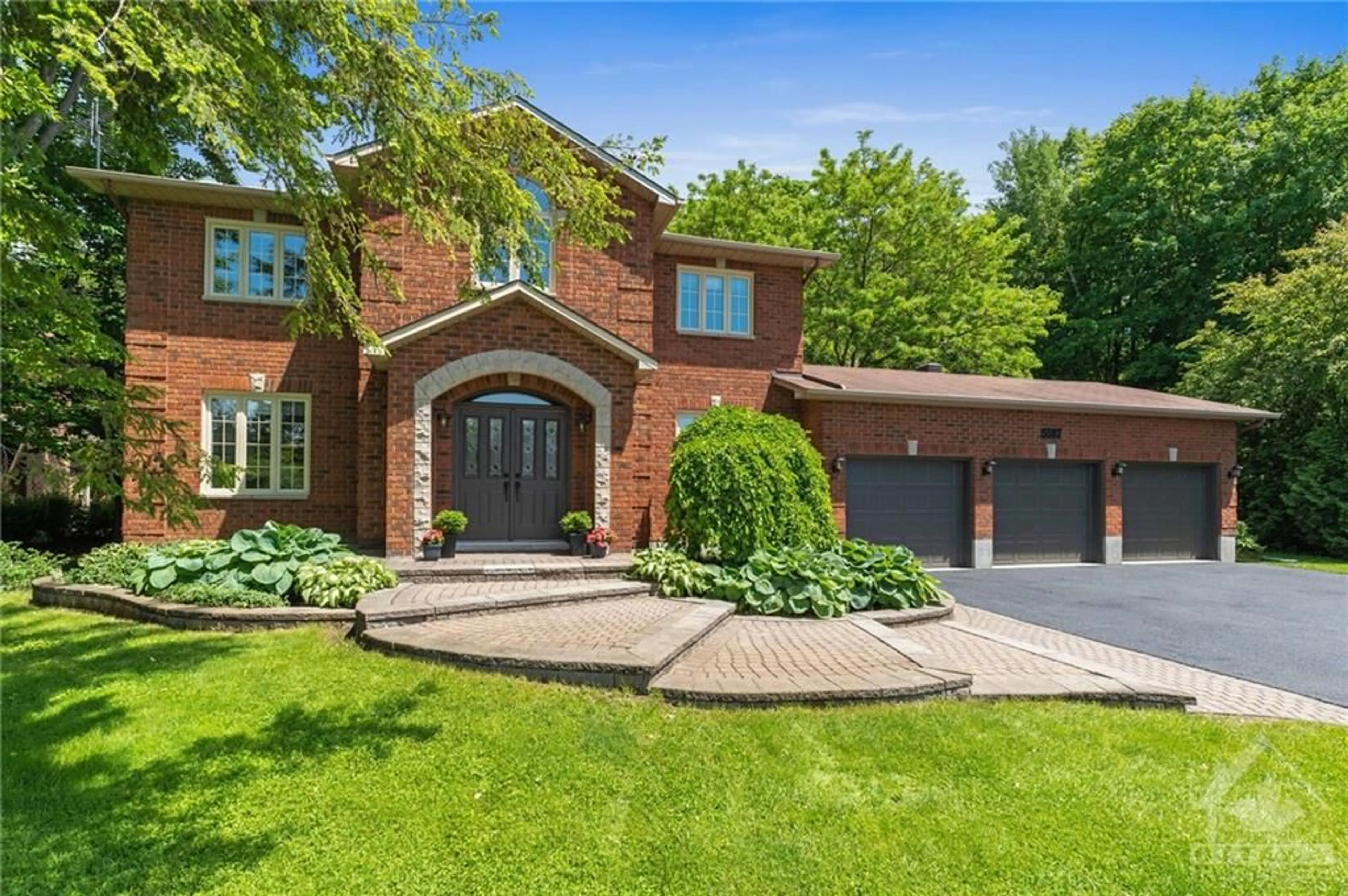 Home with brick exterior material for 5587 PETTAPIECE Cres, Manotick Ontario K4M 1C5