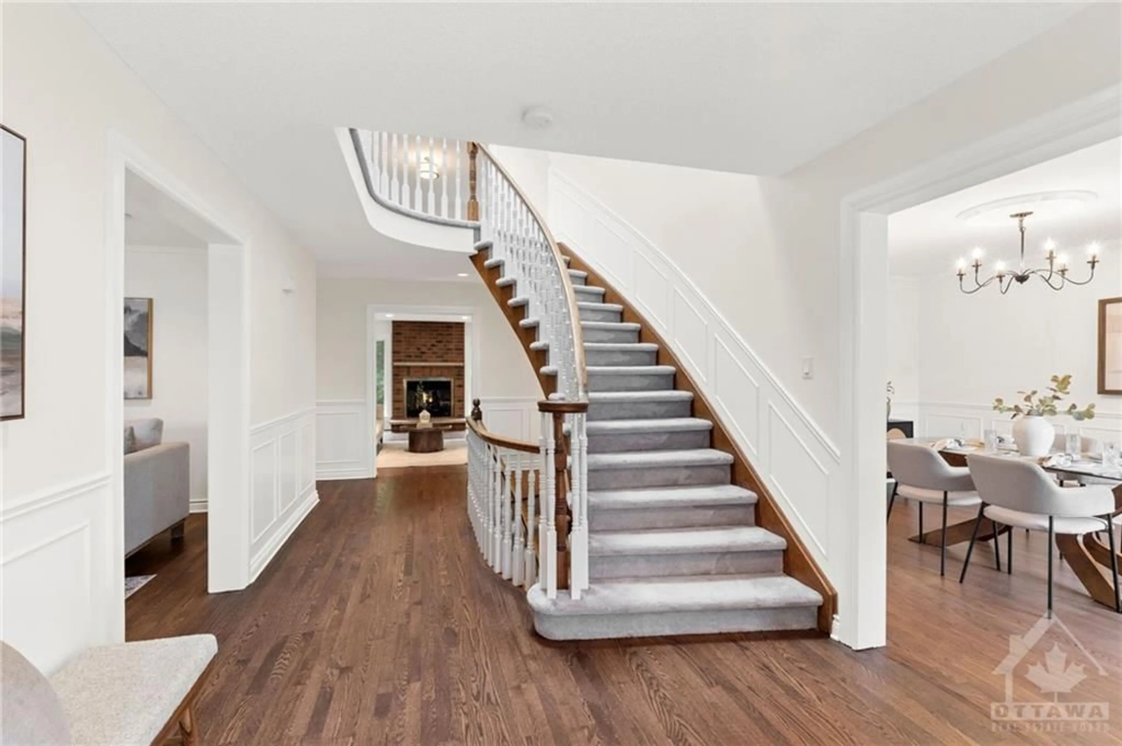 Stairs for 5587 PETTAPIECE Cres, Manotick Ontario K4M 1C5