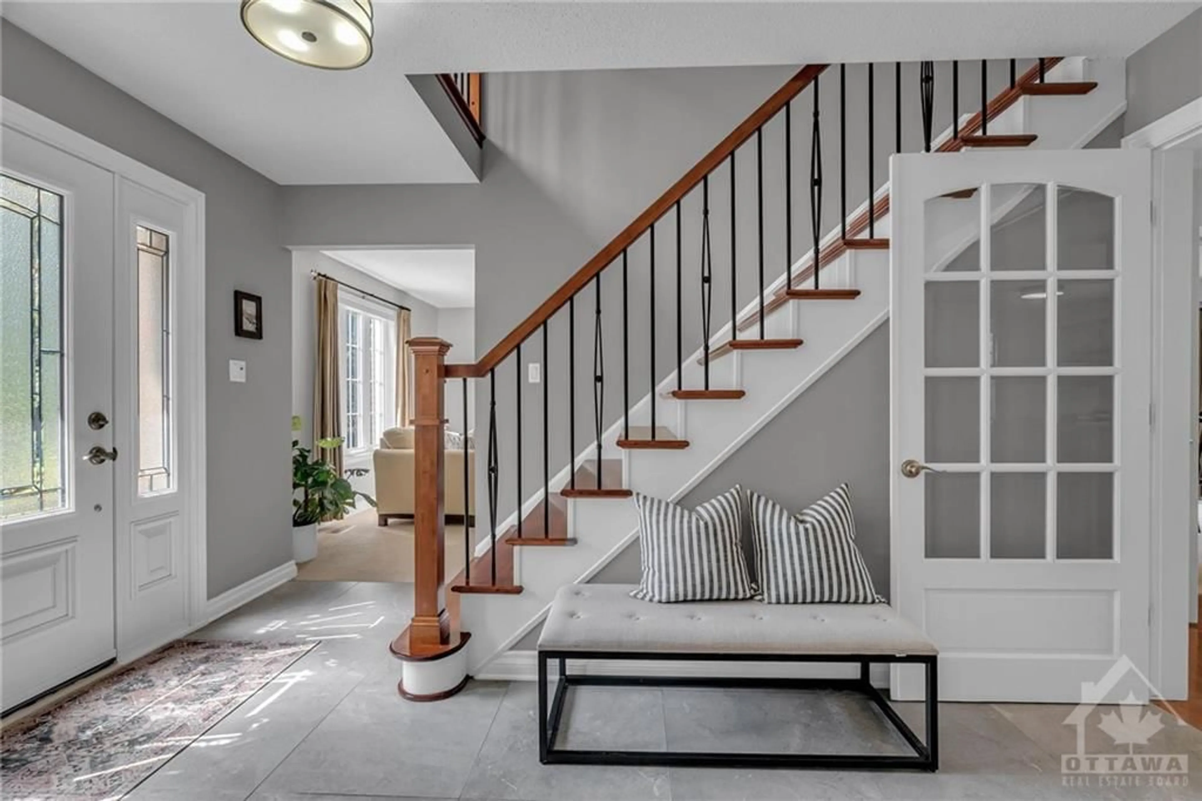 Indoor entryway for 1219 BEAVERWOOD Rd, Manotick Ontario K4M 1C7