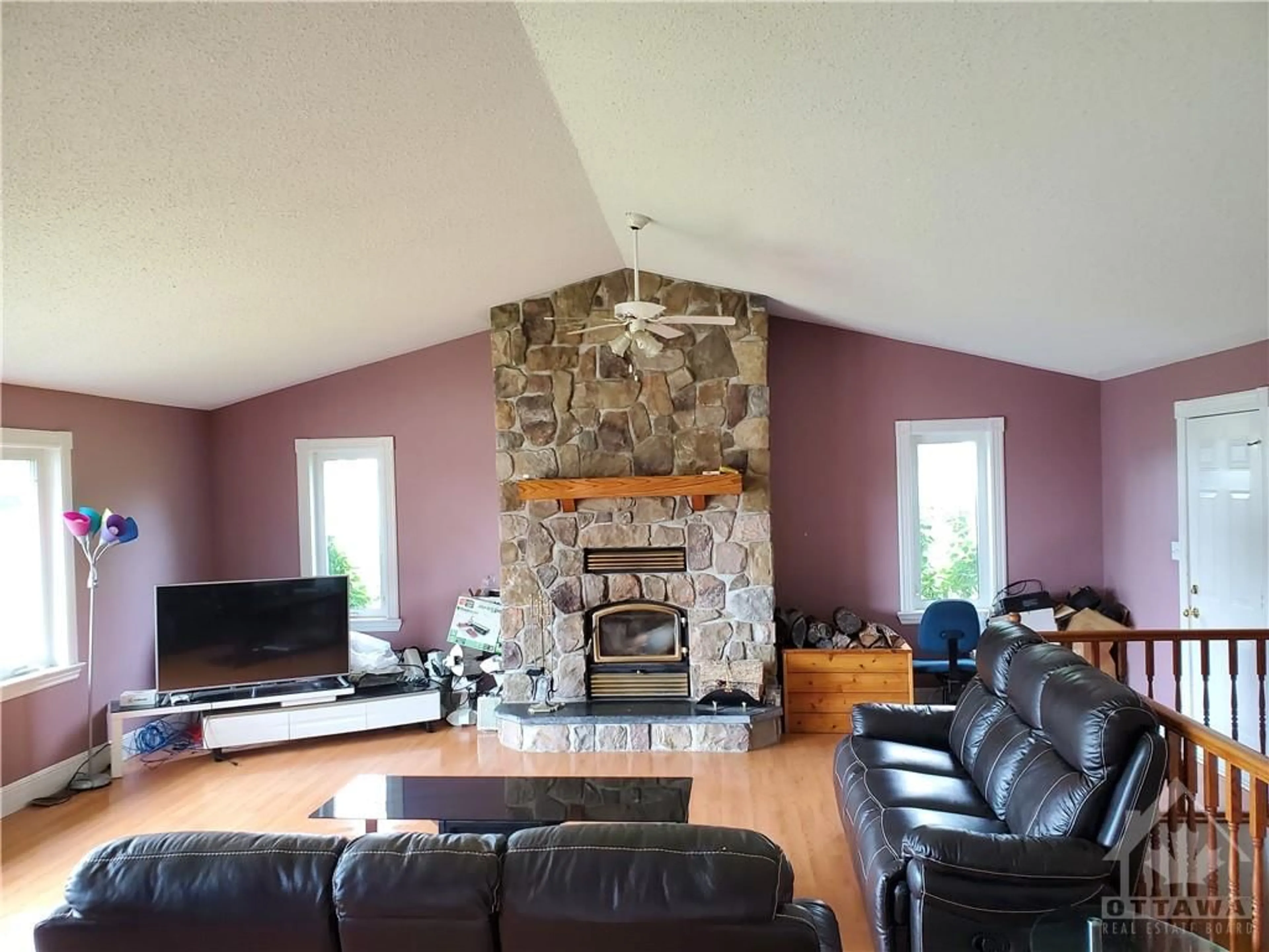 Living room, wood floors for 5612 KAVANAGH Rd, Brockville Ontario K6V 5T5