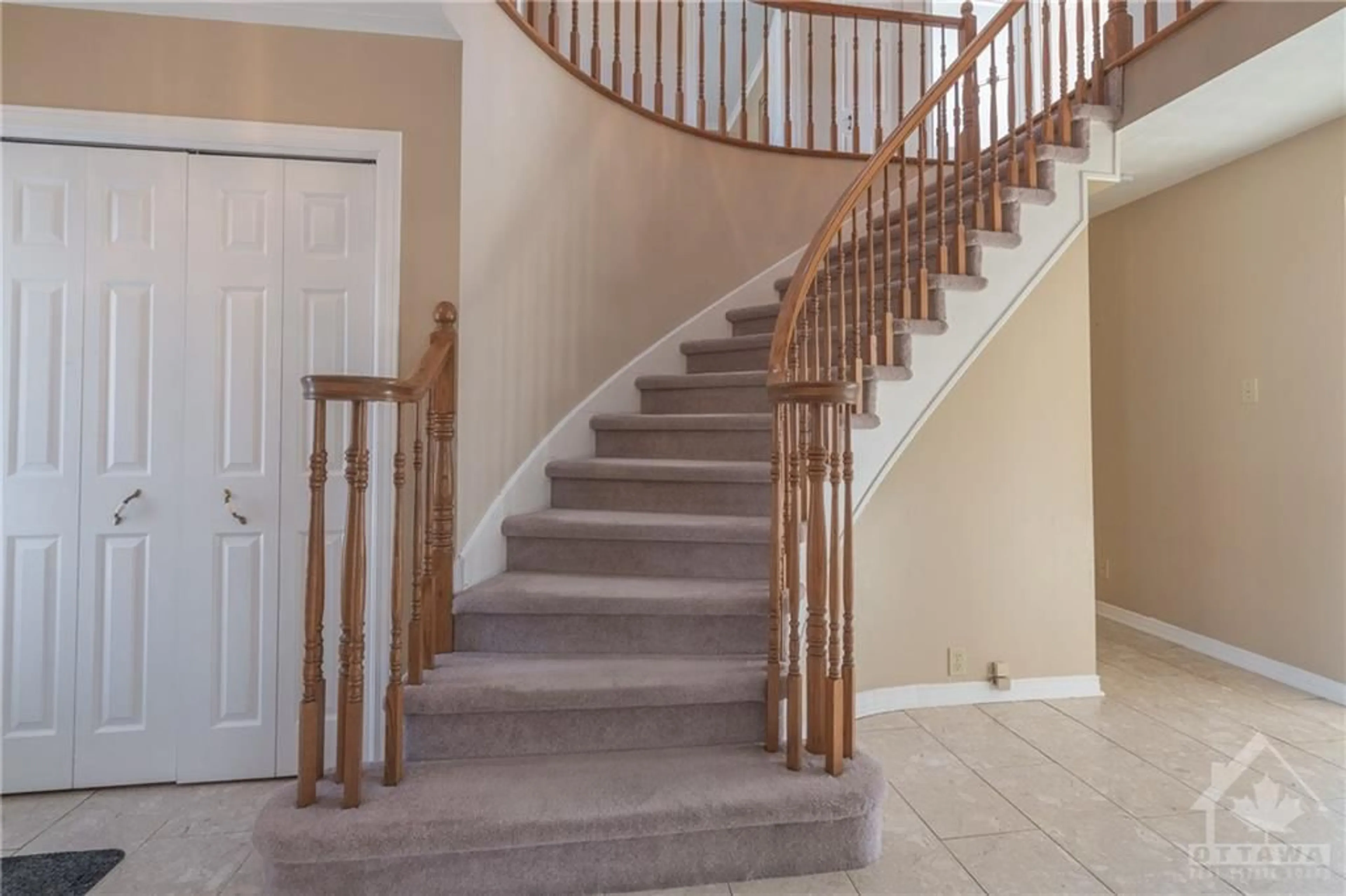 Stairs for 1910 ROSEBELLA Ave, Ottawa Ontario K1T 1G7