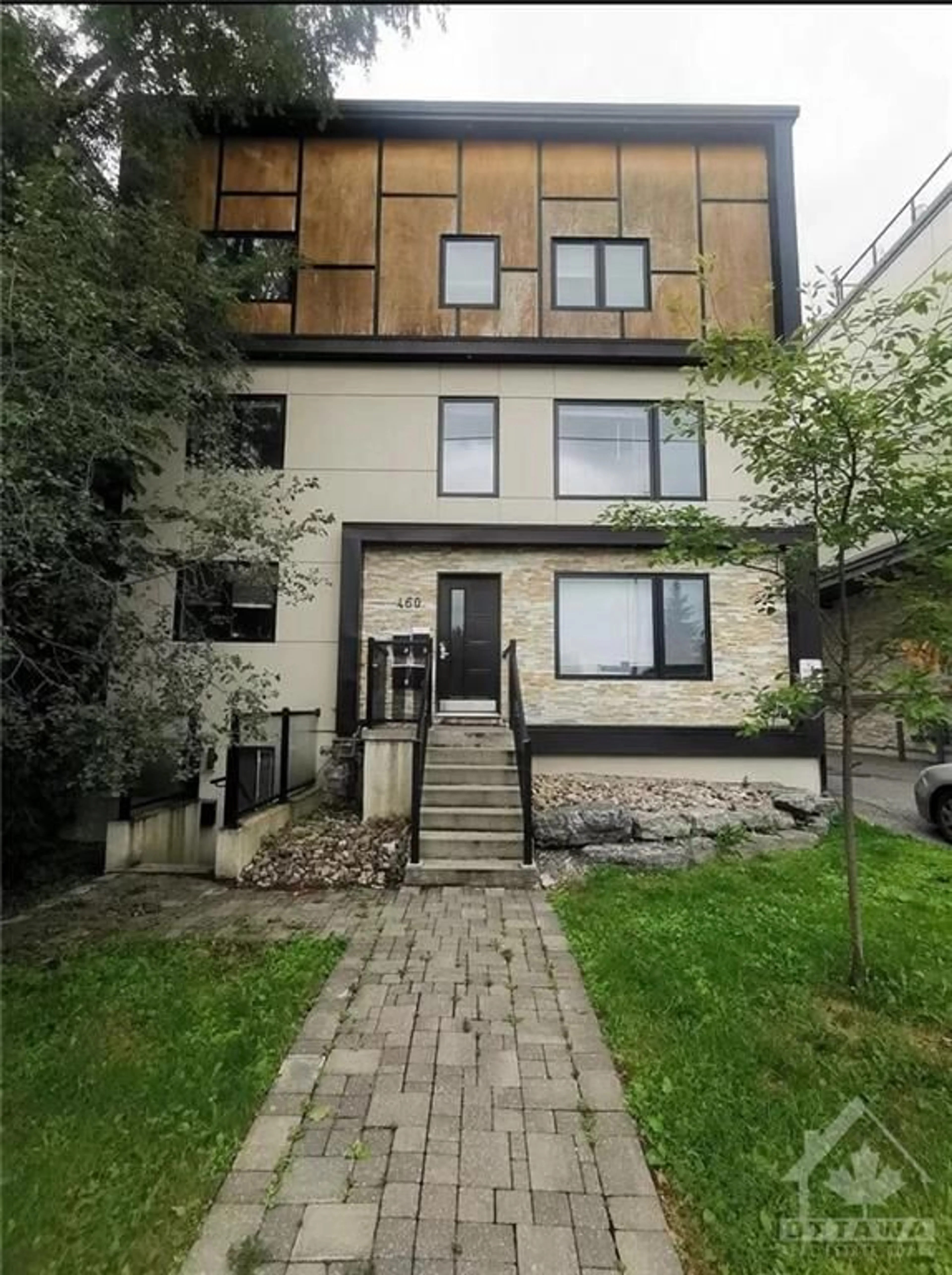 A pic from exterior of the house or condo for 460 NELSON St, Ottawa Ontario K1N 7S8