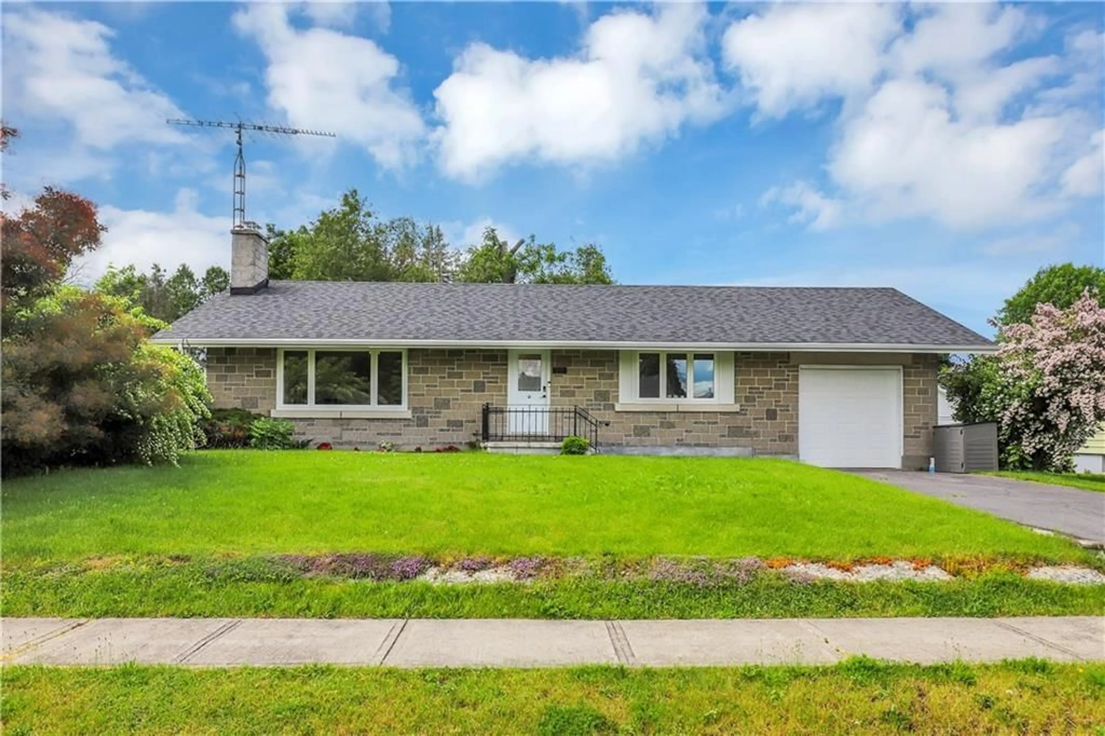 Frontside or backside of a home for 23 MAPLE St, Ingleside Ontario K0C 1M0