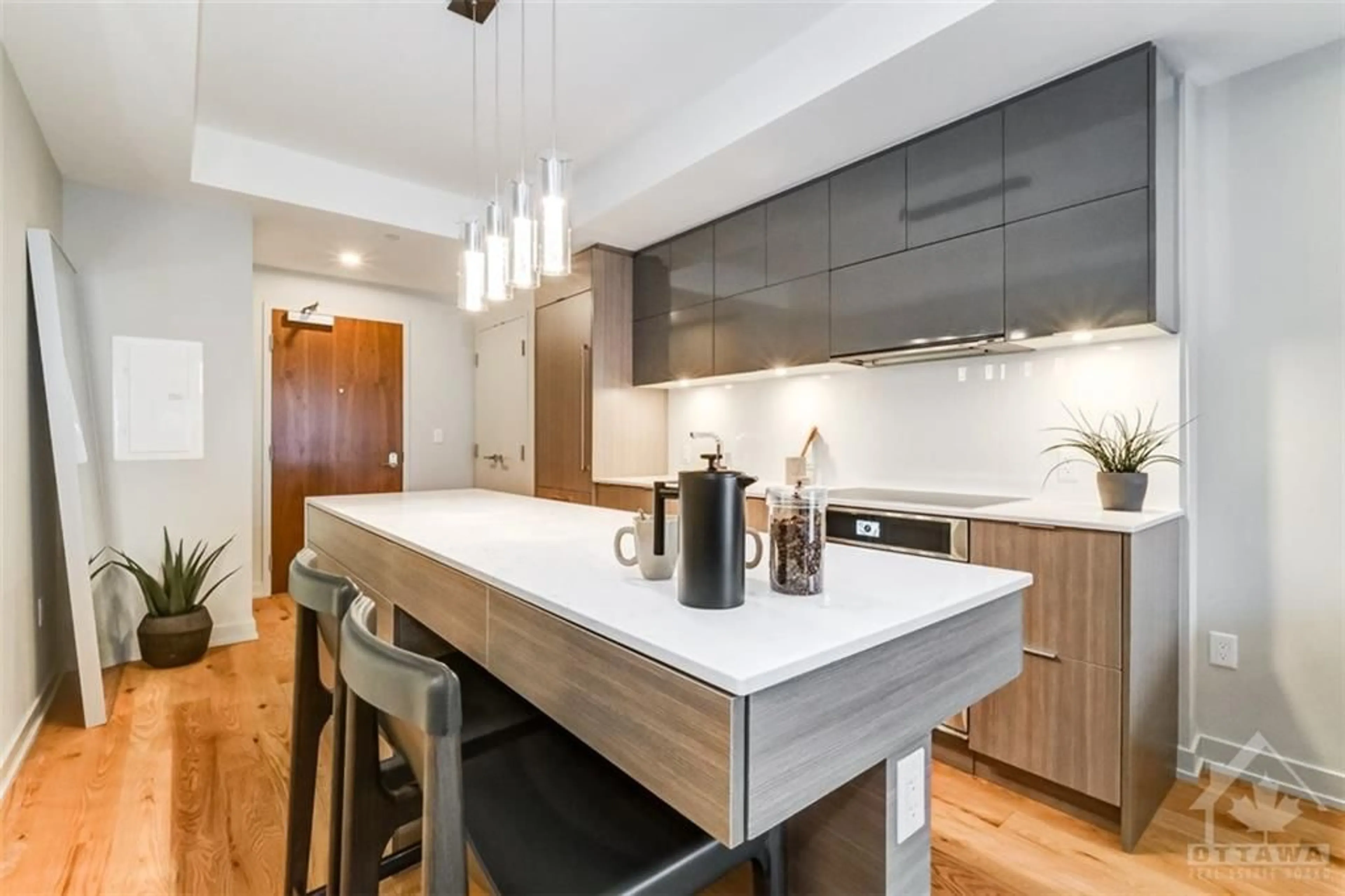 Contemporary kitchen, wood floors for 101 QUEEN St #1407, Ottawa Ontario K1P 5C7