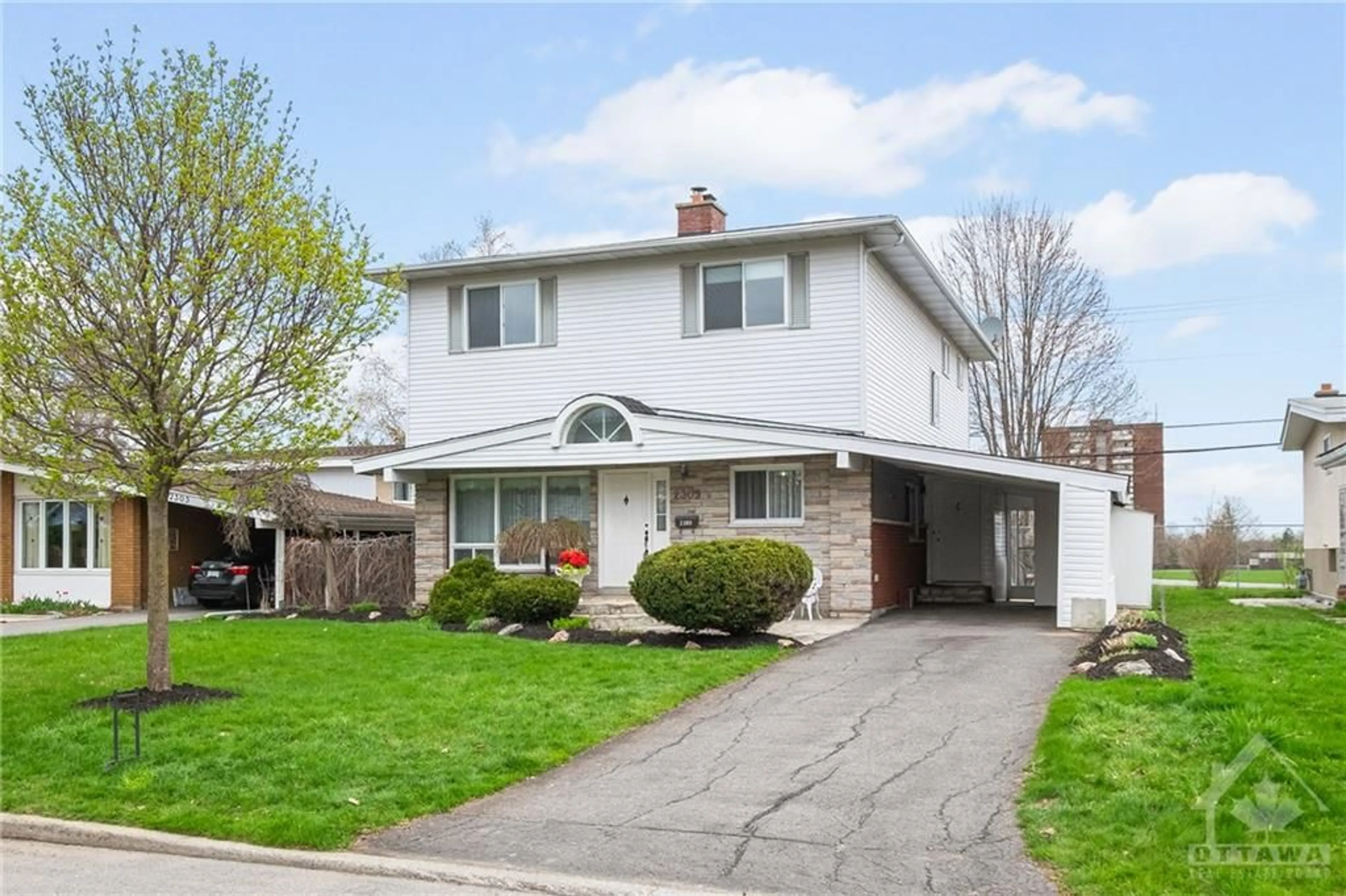 Frontside or backside of a home for 2309 SAMUEL Dr, Ottawa Ontario K1G 3C3