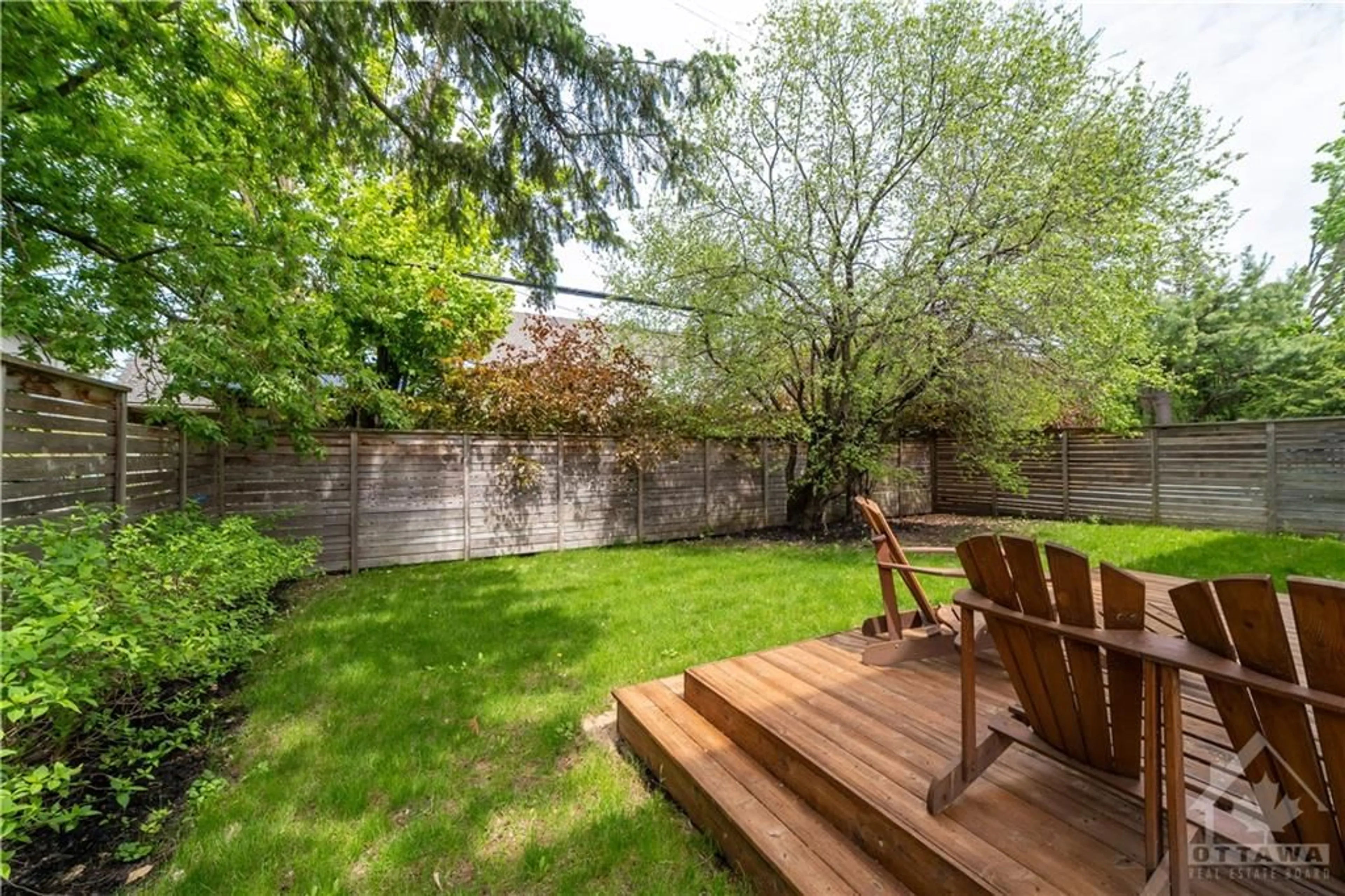 Patio for 377 CRESTVIEW Rd, Ottawa Ontario K1H 5G7