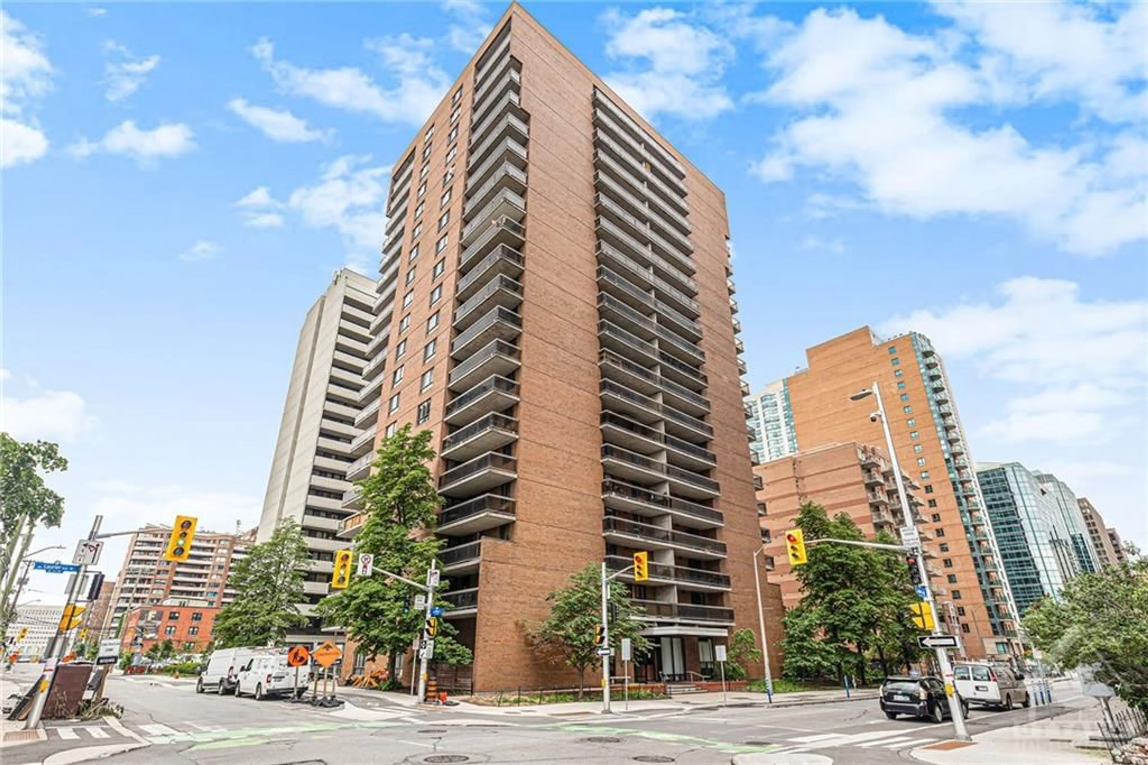 A pic from exterior of the house or condo for 475 LAURIER Ave #101, Ottawa Ontario K1R 7X1