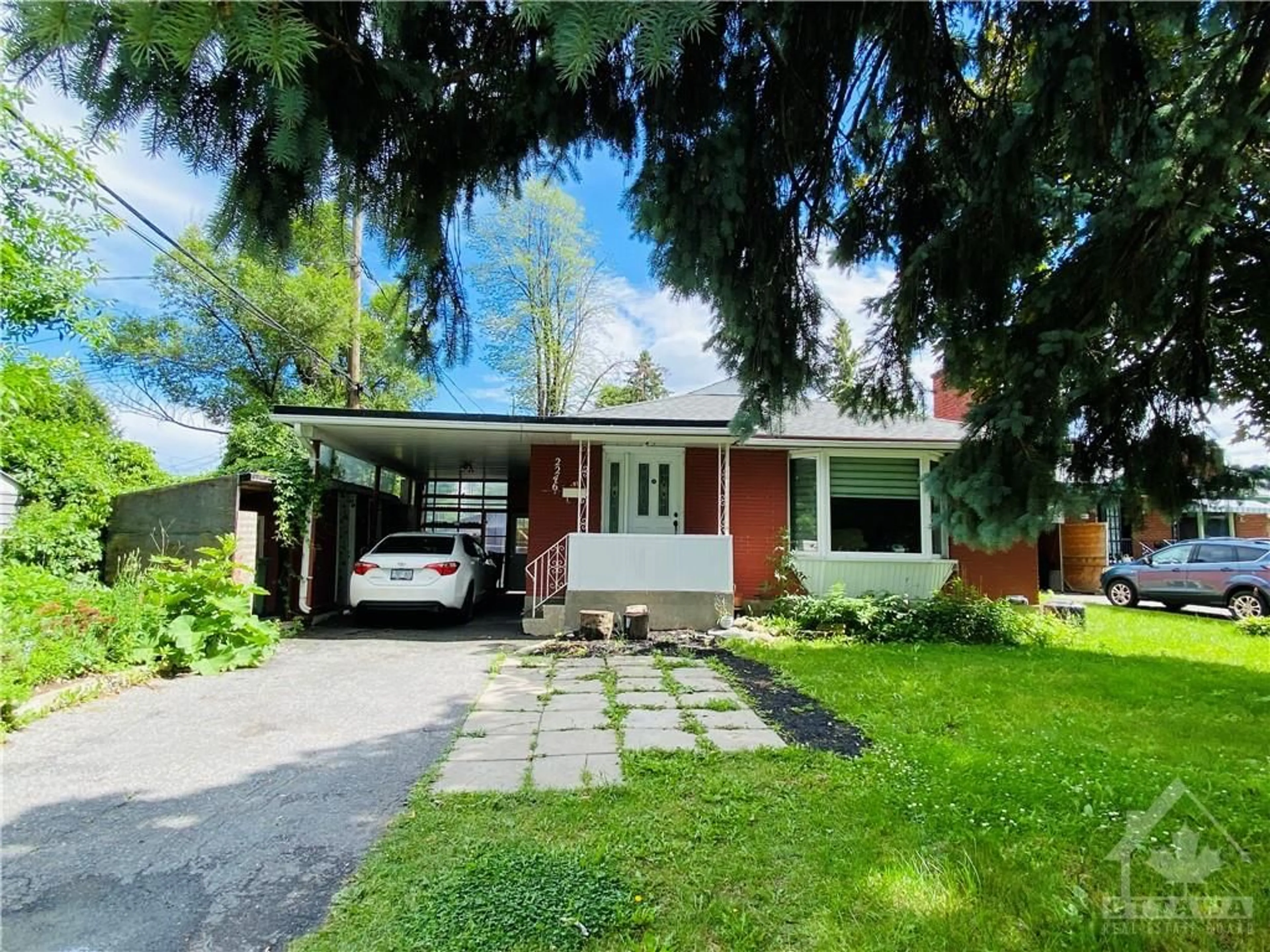 Frontside or backside of a home for 2246 IRIS St, Ottawa Ontario K2C 1C2