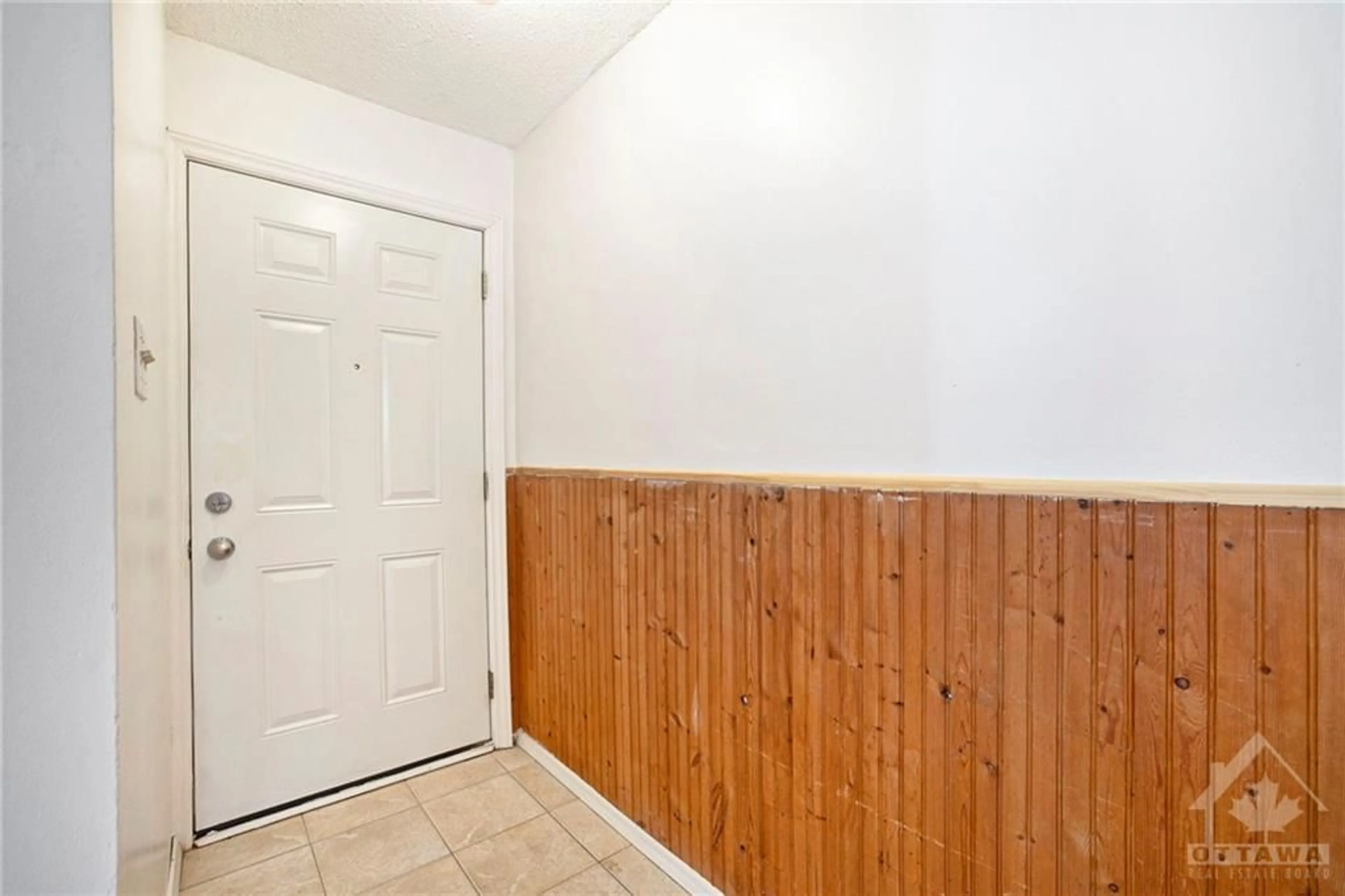 Indoor entryway, wood floors for 427 MOODIE Dr, Nepean Ontario K2H 8A6