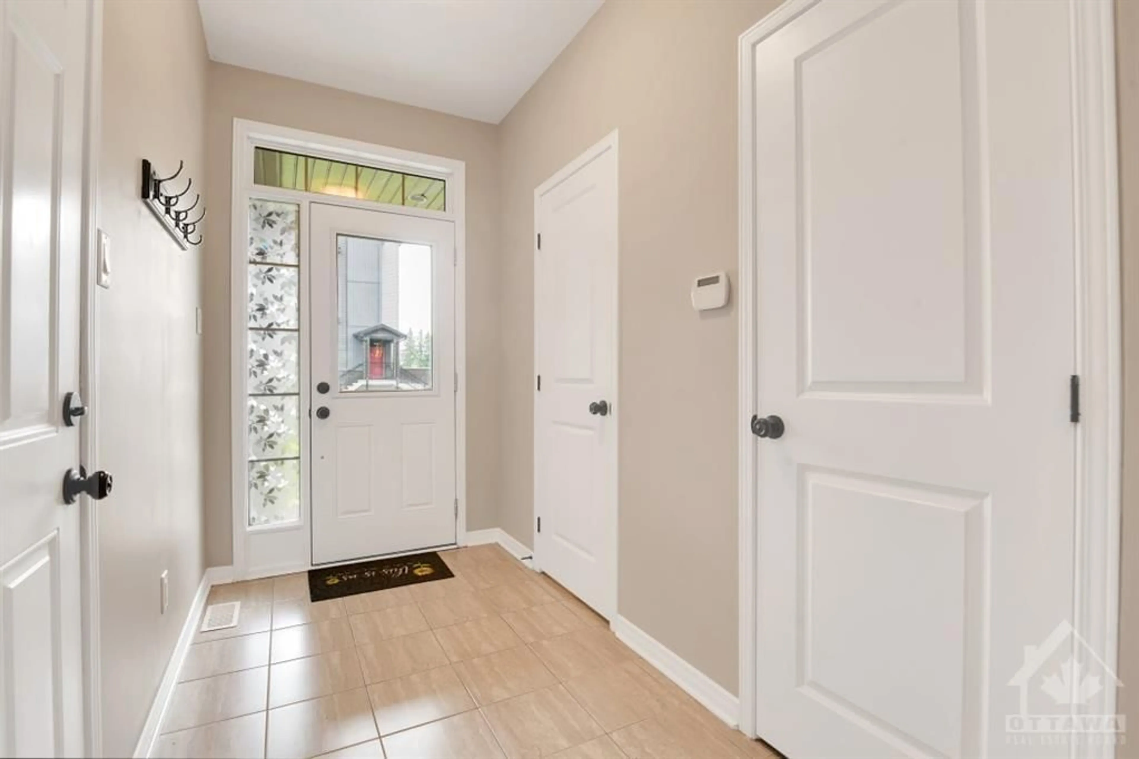 Indoor entryway for 259 LIVERY St, Ottawa Ontario K2V 0A5