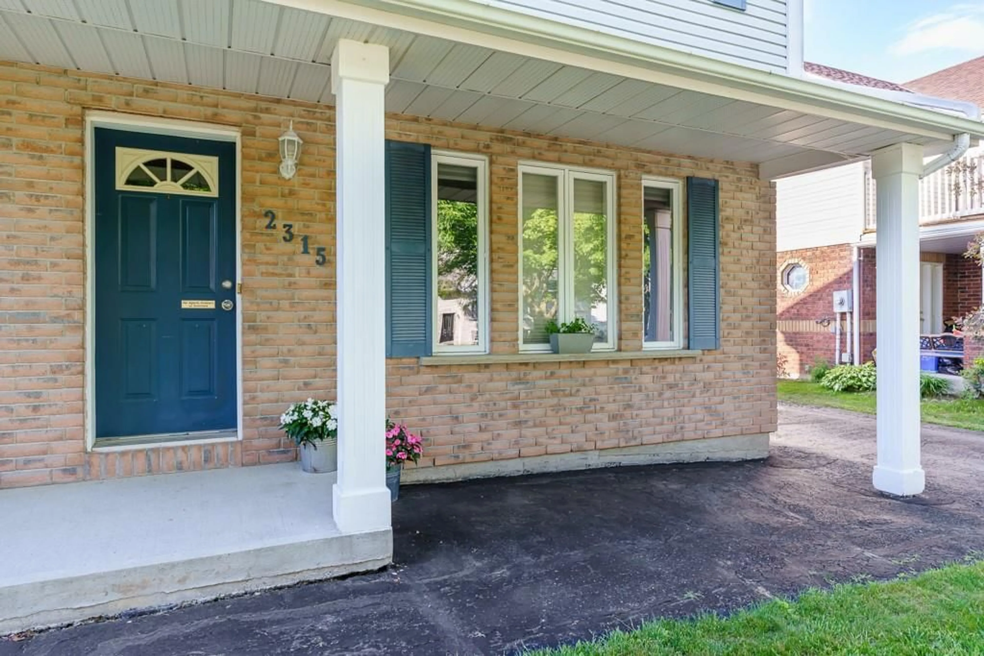 Indoor entryway for 2315 EMILY Cres, Cornwall Ontario K6H 7H5