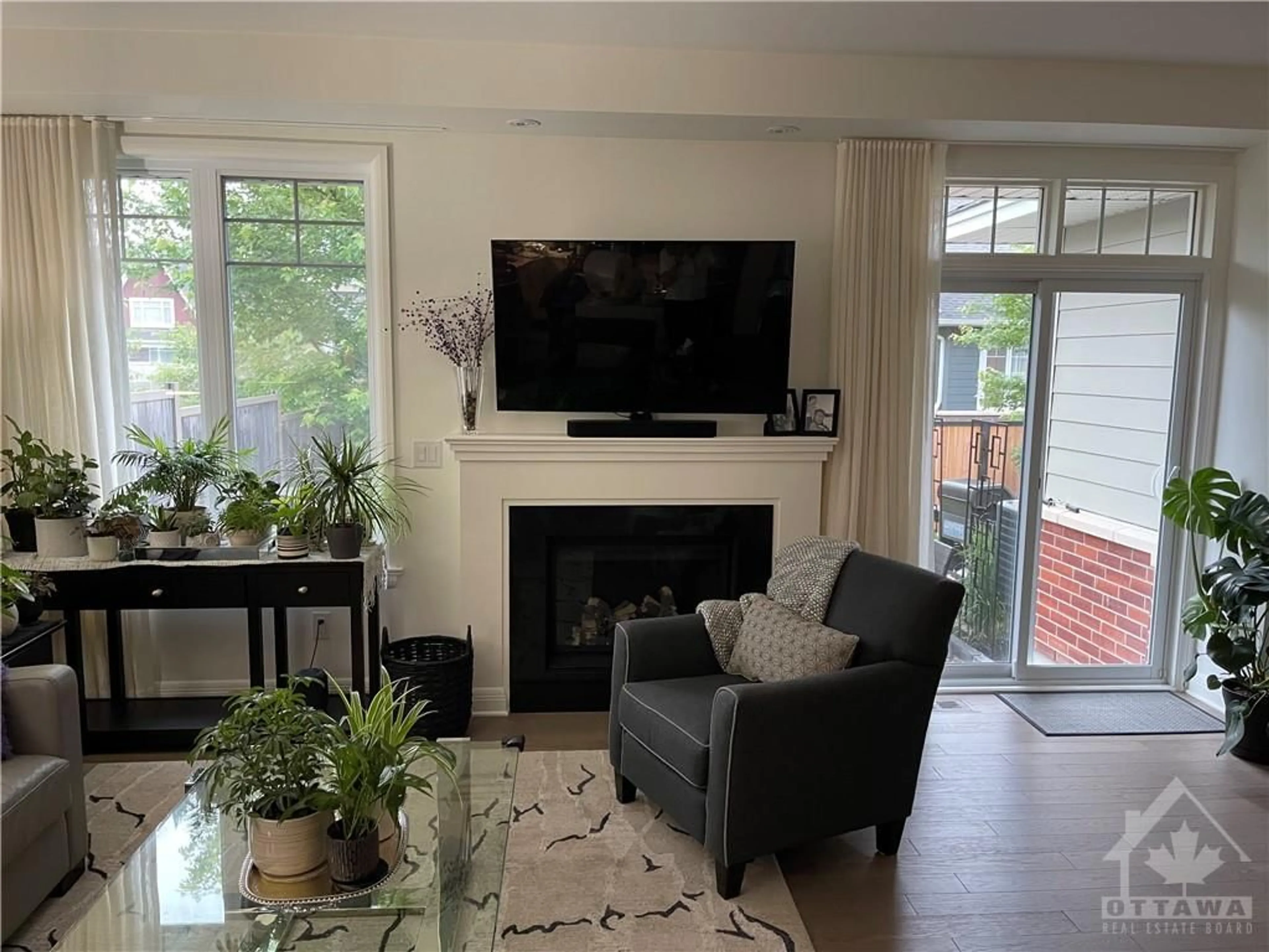 Living room for 538 KILSPINDIE Ridge, Ottawa Ontario K2J 6A2