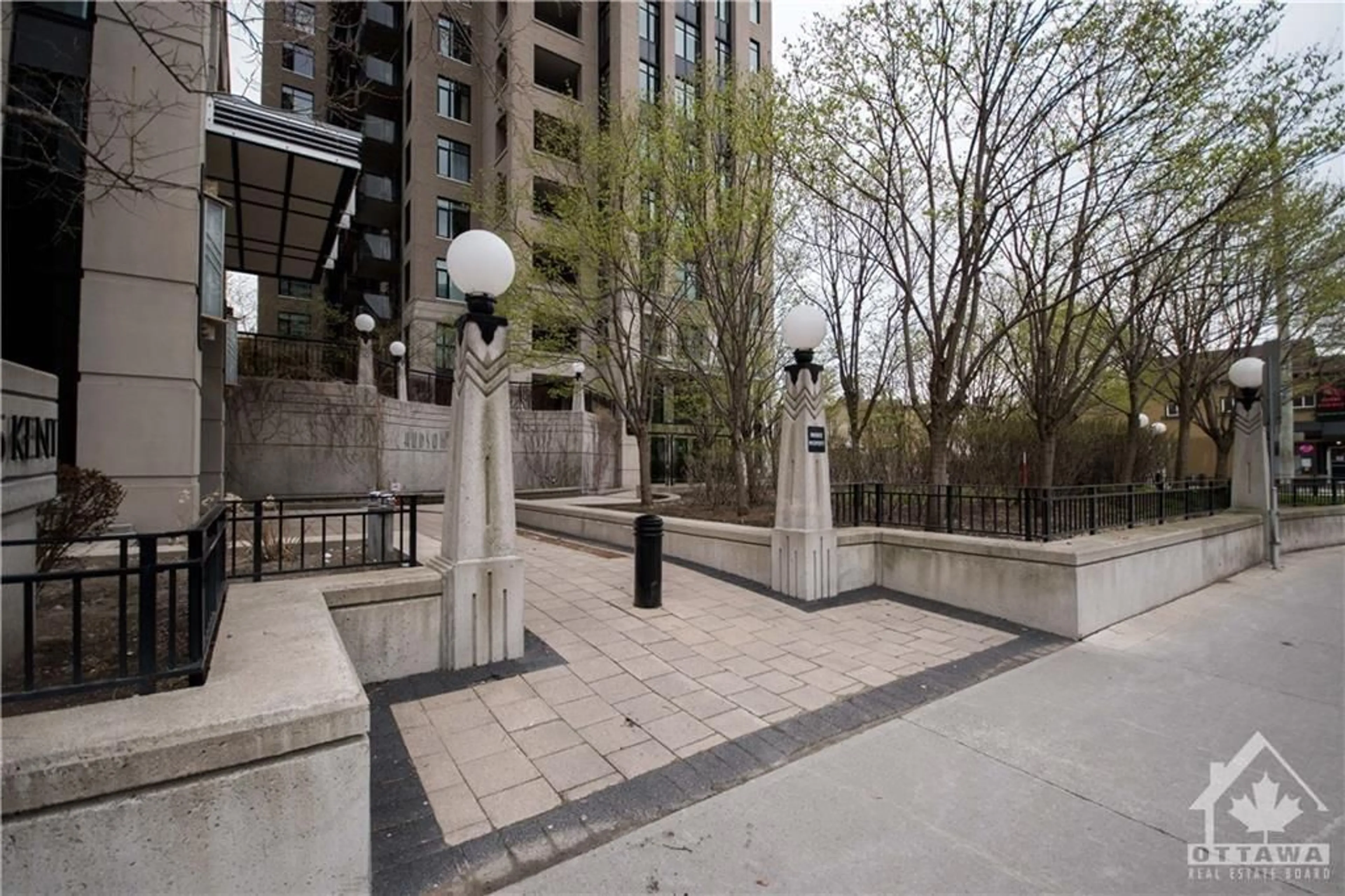 Patio for 245 KENT St #1007, Ottawa Ontario K2P 0A5