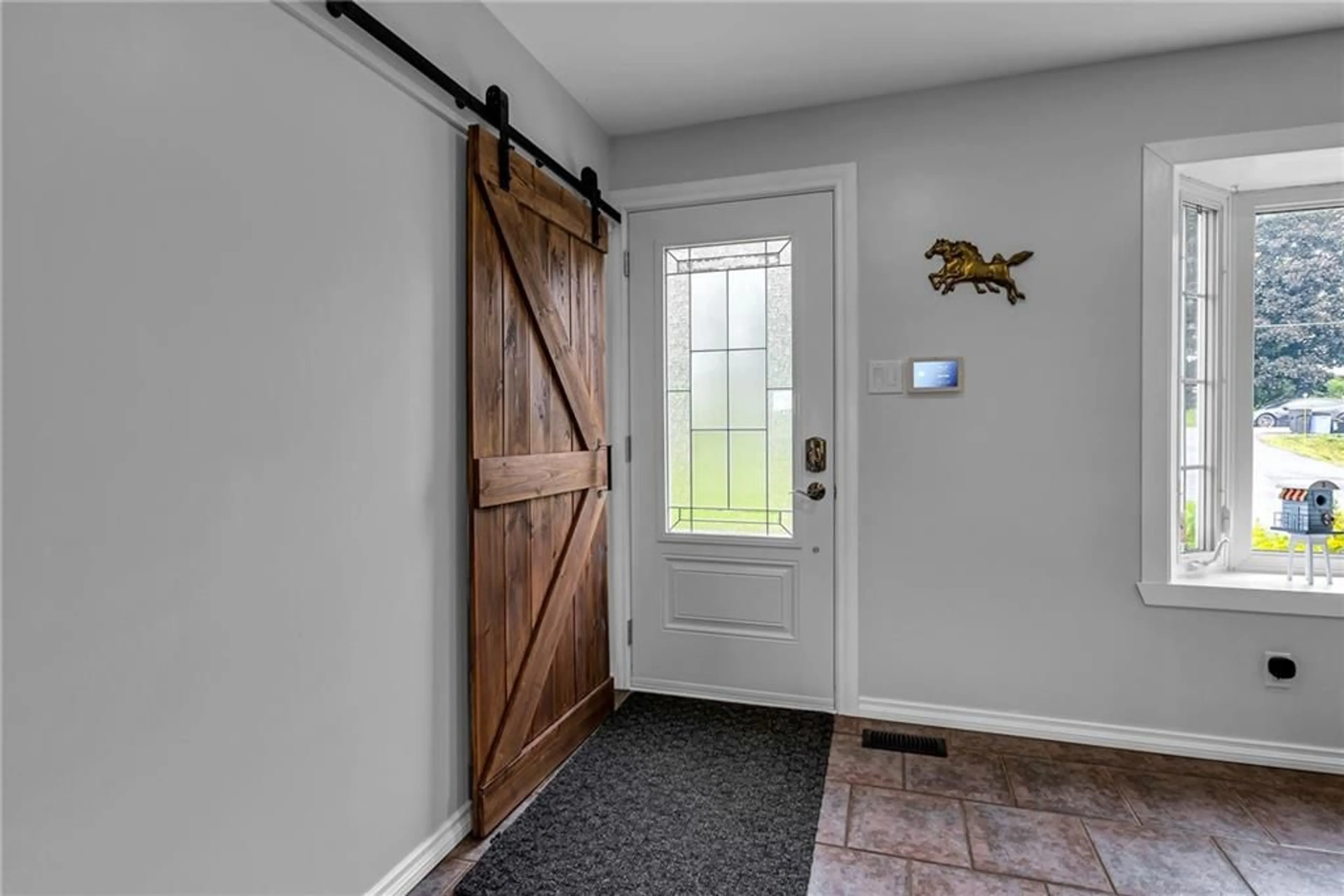 Indoor entryway for 19448 COUNTY ROAD 2 Rd, South Glengarry Ontario K0C 2E0