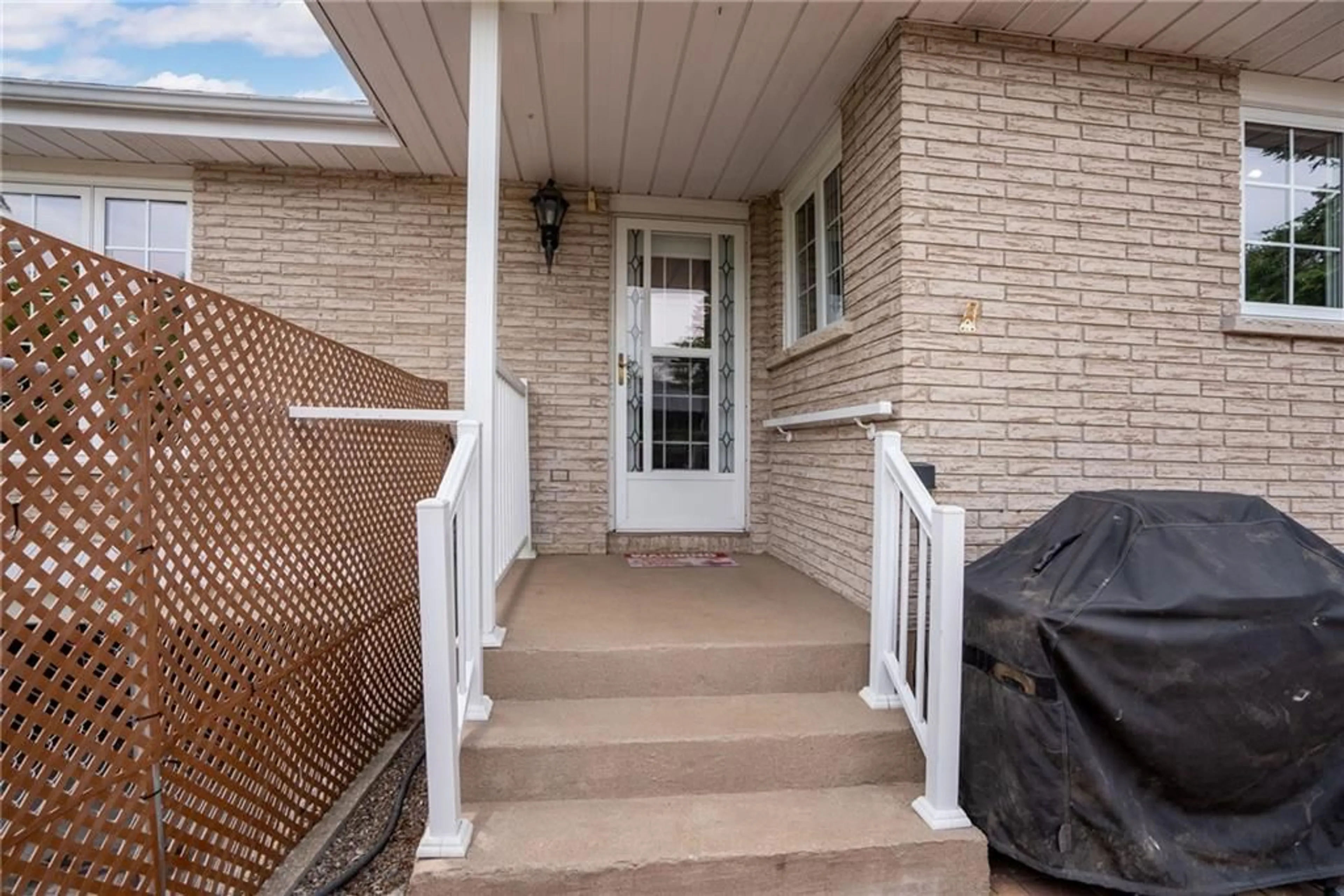 Indoor entryway for 5678 138 Hwy, Cornwall Ontario K6K 1S4