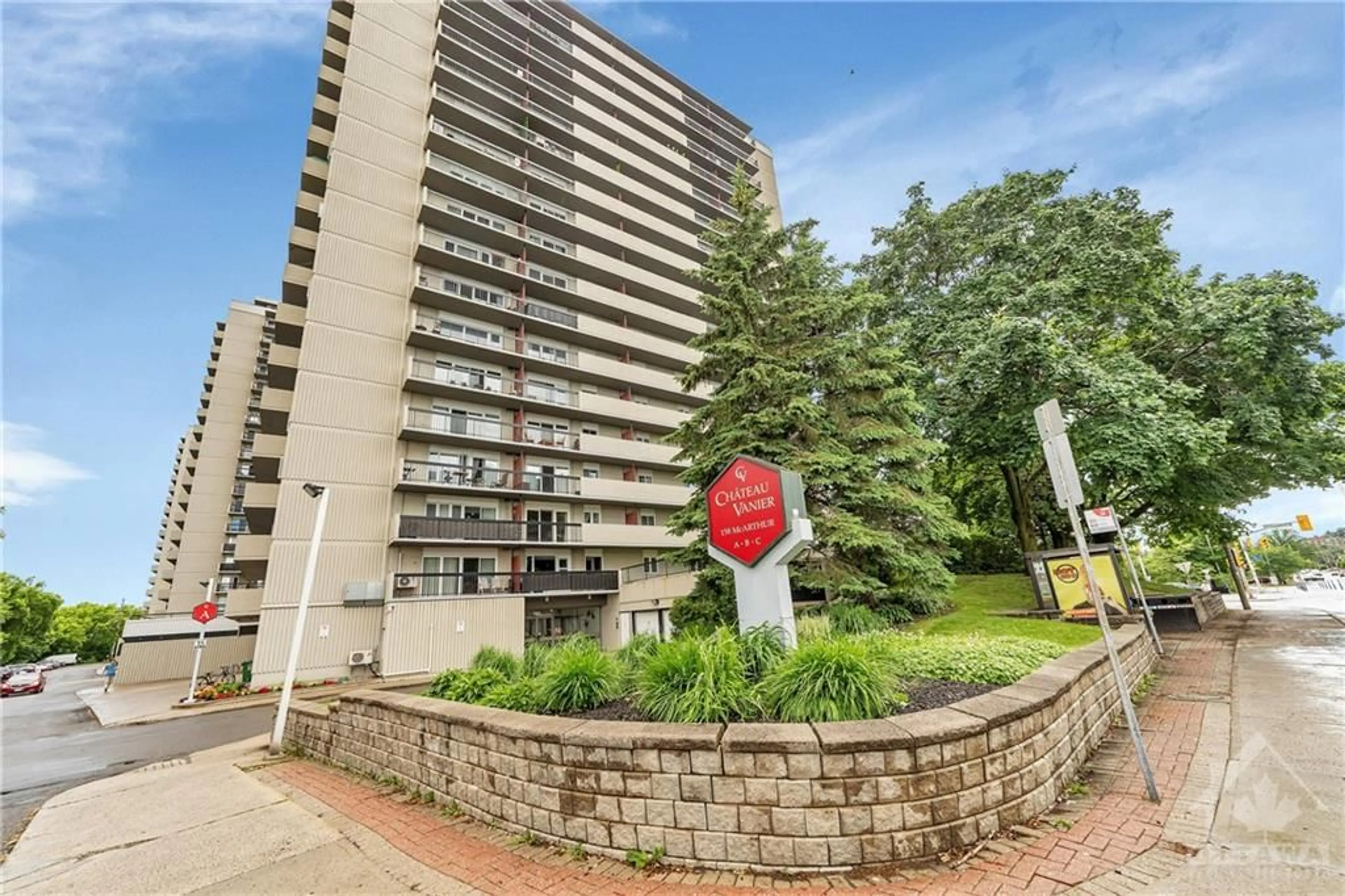 A pic from exterior of the house or condo for 158A MCARTHUR Ave #809, Ottawa Ontario K1L 7E7
