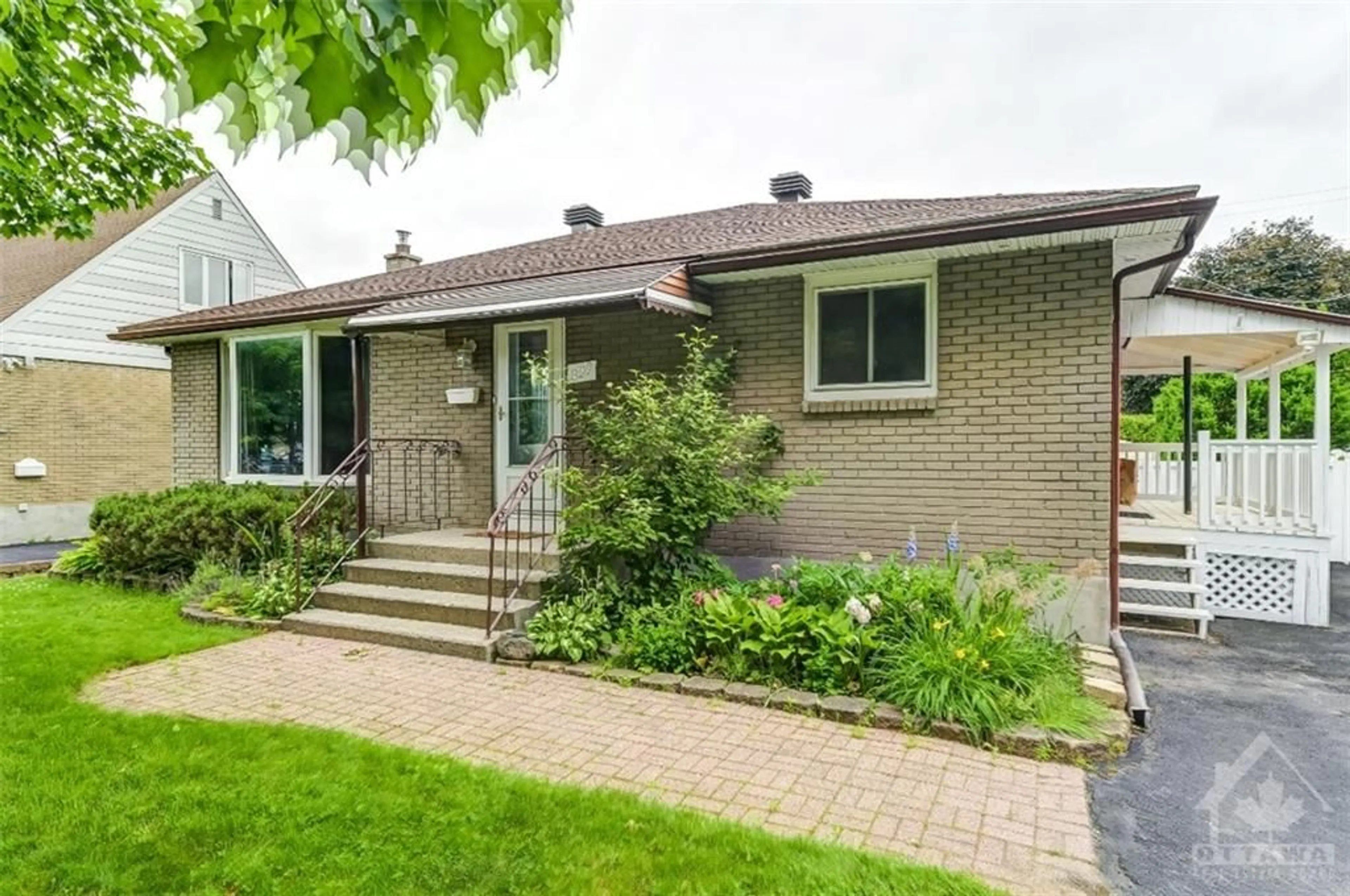 Home with brick exterior material for 327 FULLERTON Ave, Ottawa Ontario K1K 1K2
