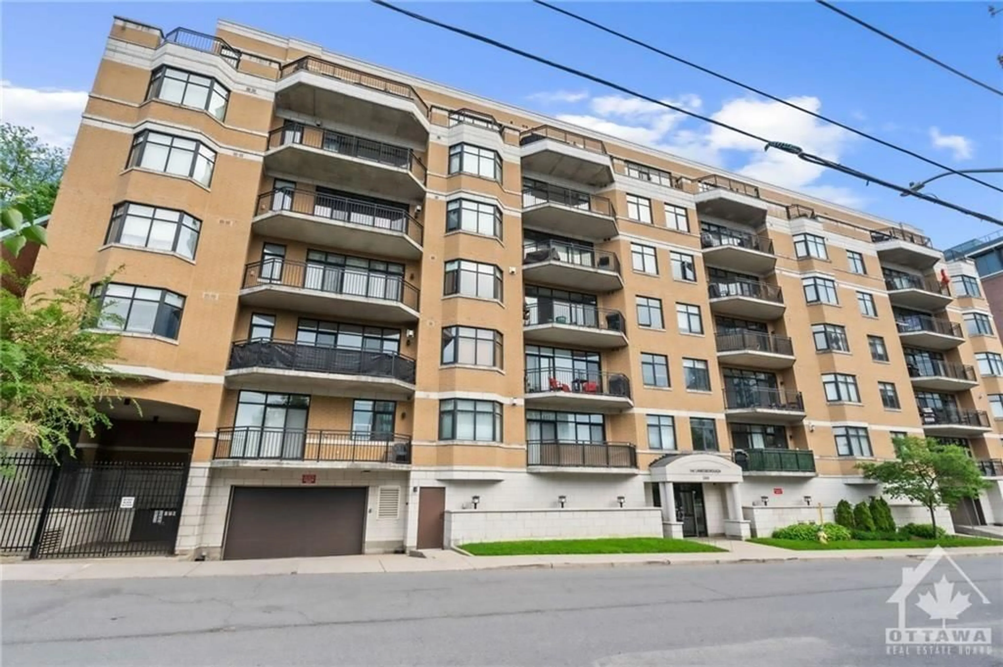 A pic from exterior of the house or condo for 260 BESSERER St #209, Ottawa Ontario K1N 1J3