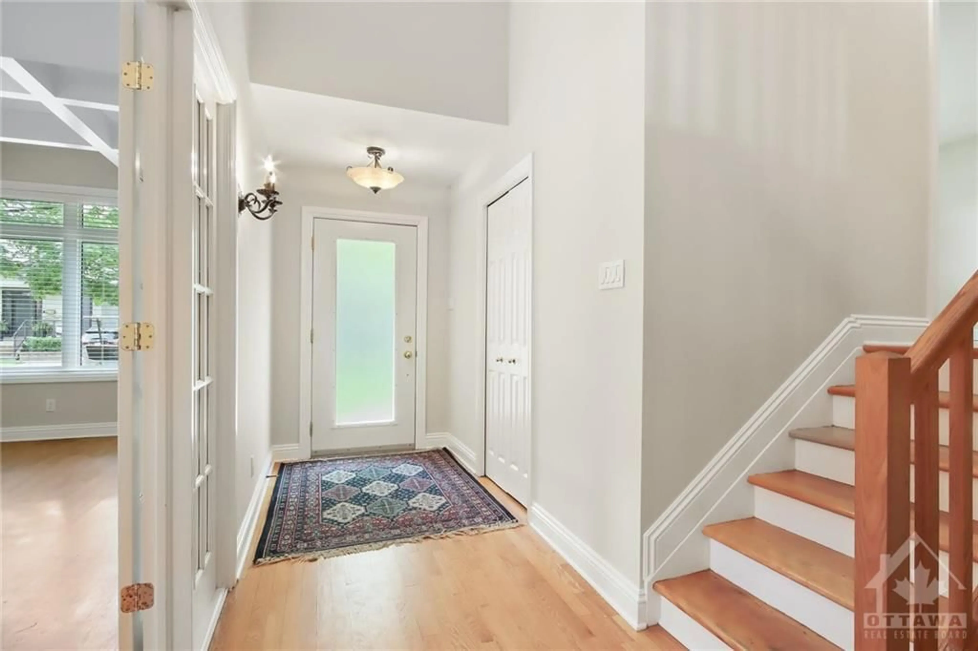 Indoor entryway, wood floors for 663 WESTMINSTER Ave, Ottawa Ontario K2A 2V7