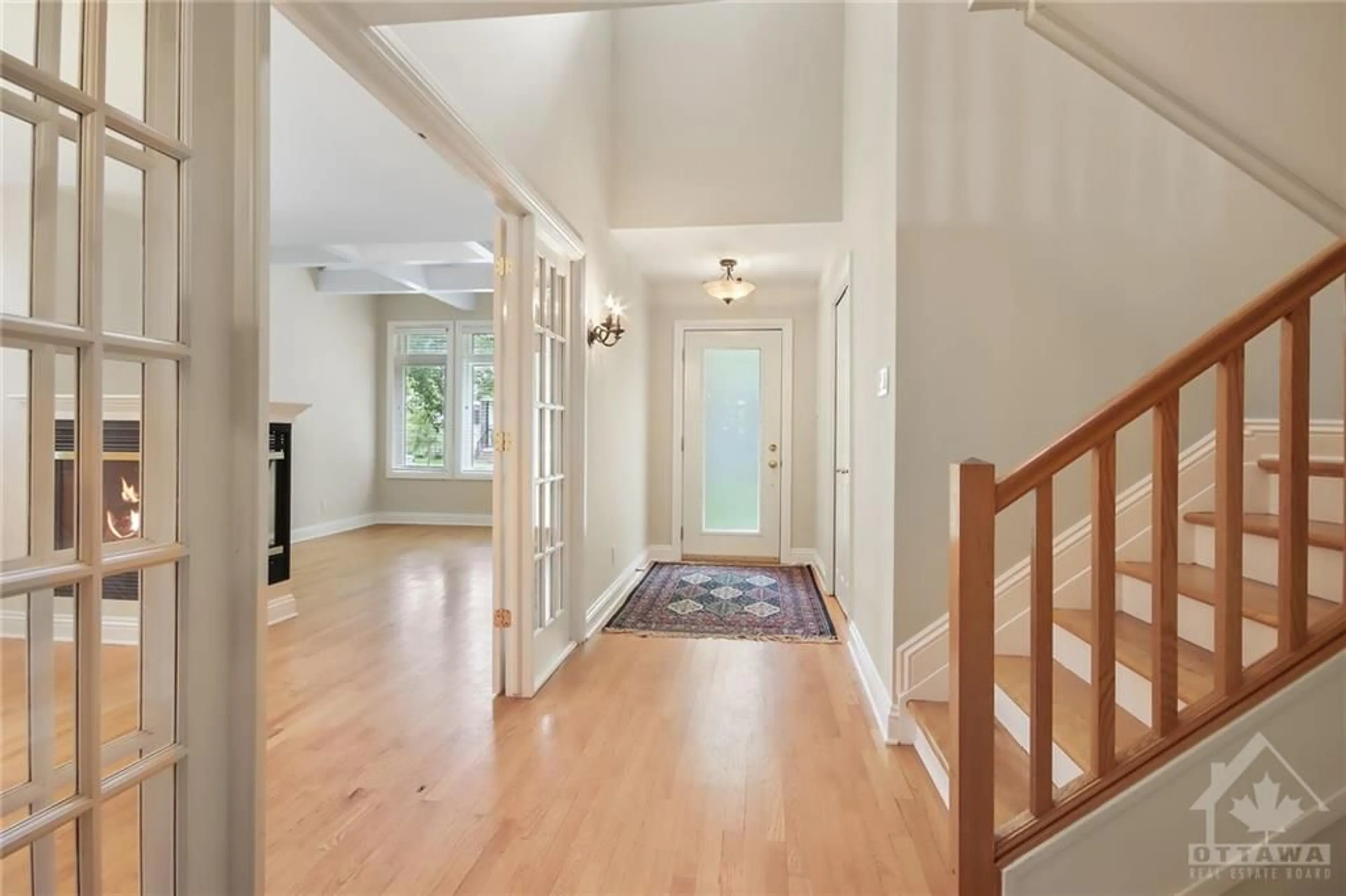 Indoor entryway, wood floors for 663 WESTMINSTER Ave, Ottawa Ontario K2A 2V7