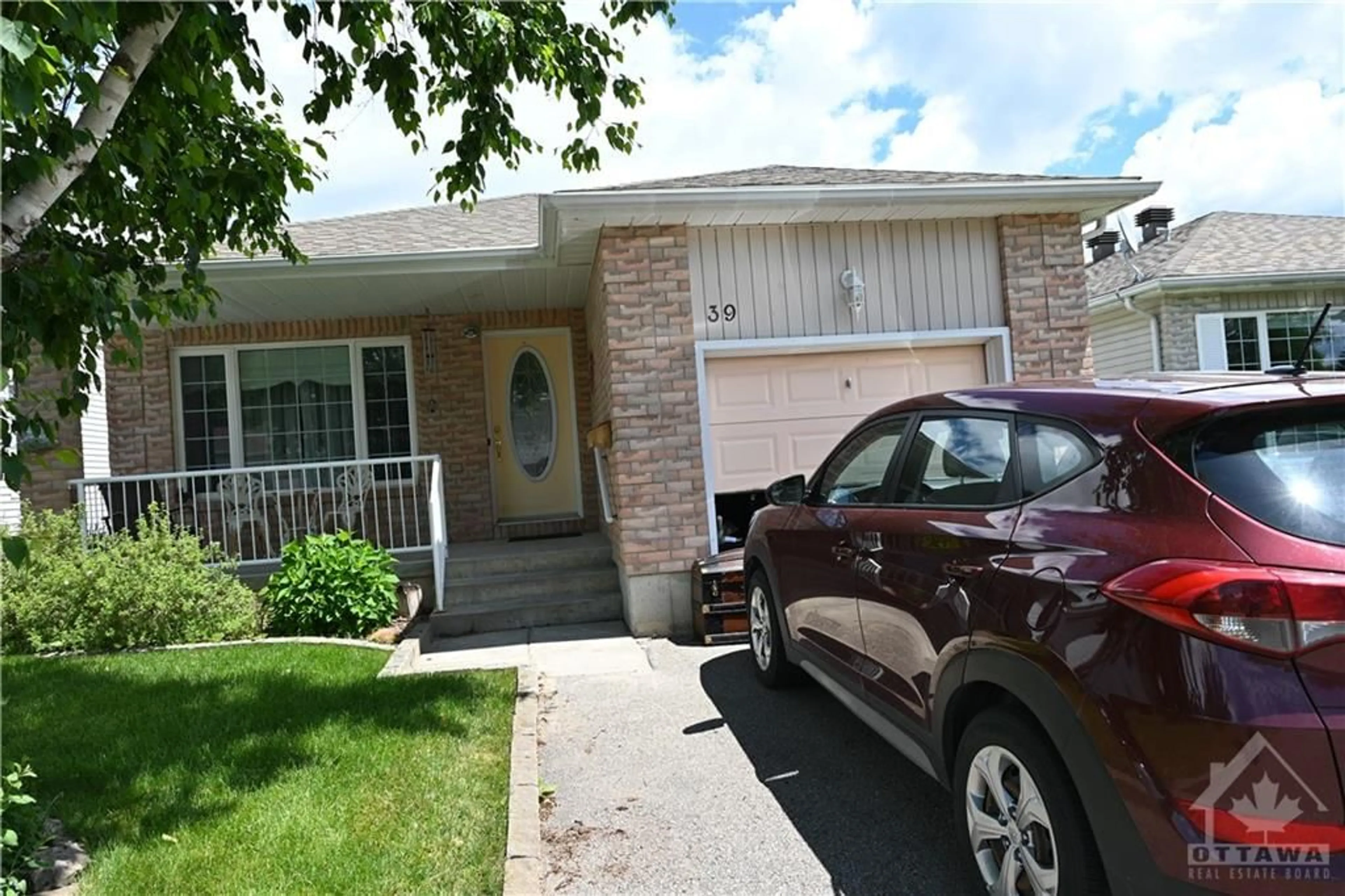 A pic from exterior of the house or condo for 39 DECARIA Blvd, Perth Ontario K7H 3P8