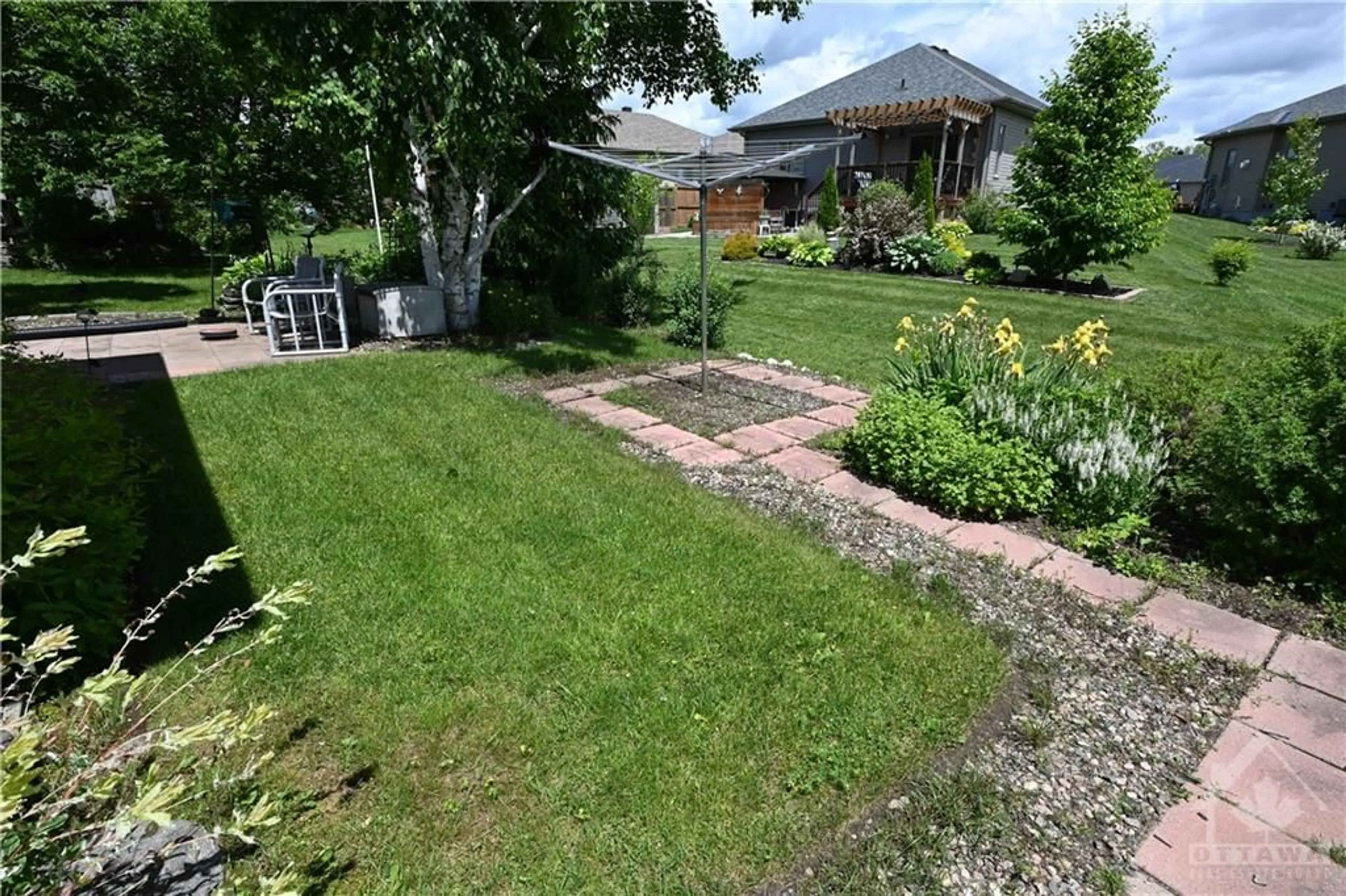 Patio for 39 DECARIA Blvd, Perth Ontario K7H 3P8