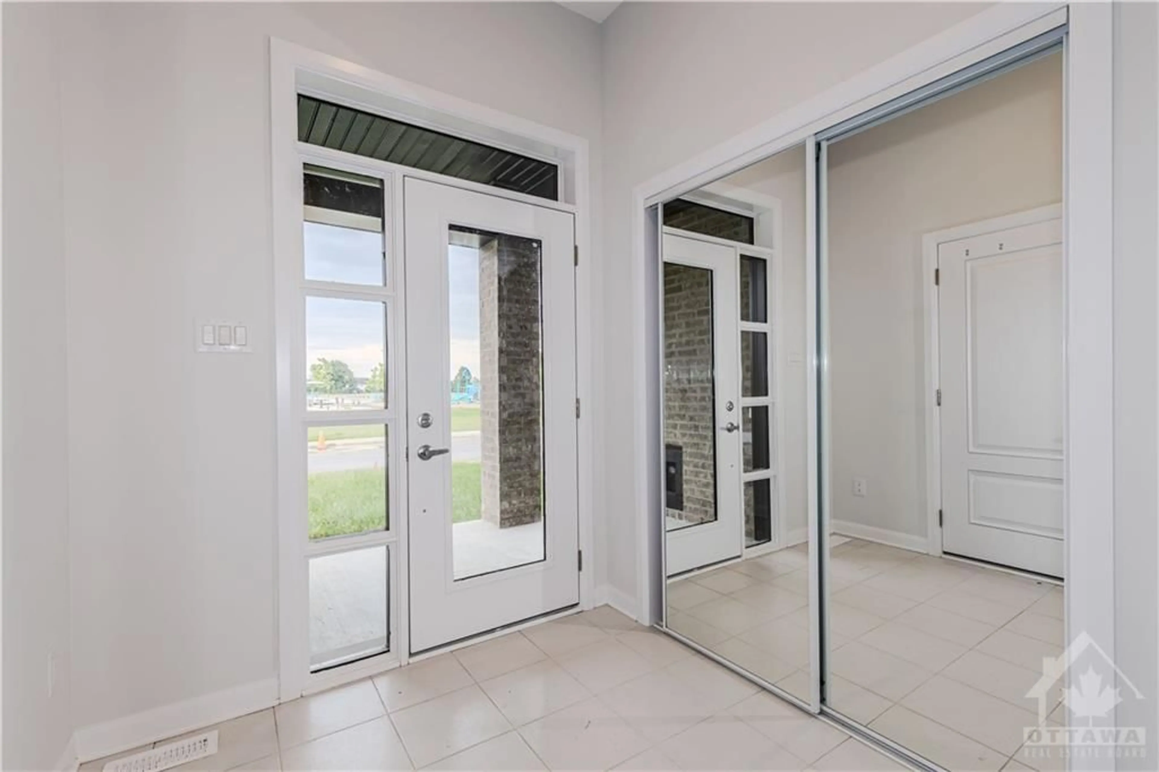 Indoor entryway for 66 OSLER St, Kanata Ontario K2W 0M1