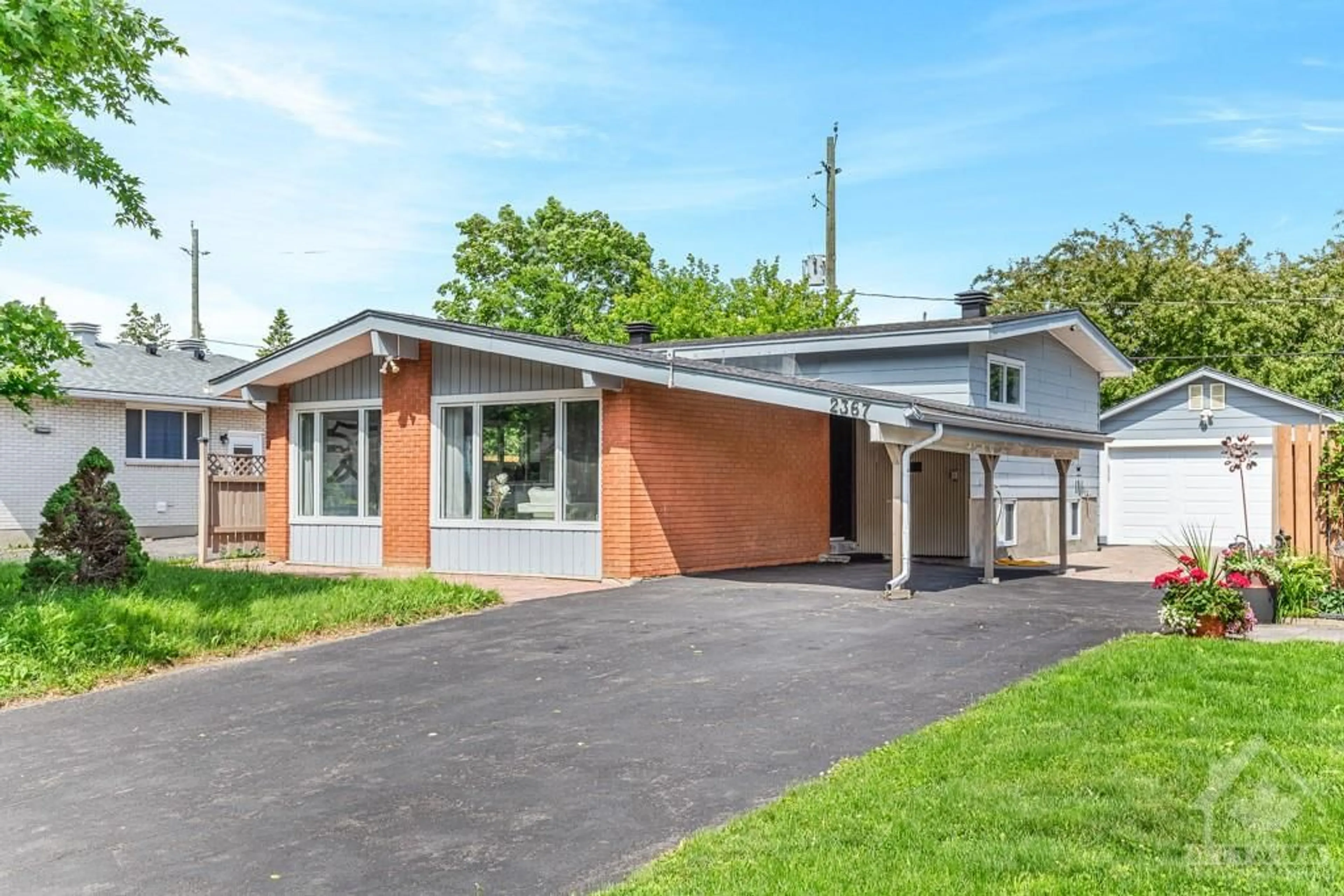 Frontside or backside of a home for 2367 PALM St, Ottawa Ontario K1H 6Y7