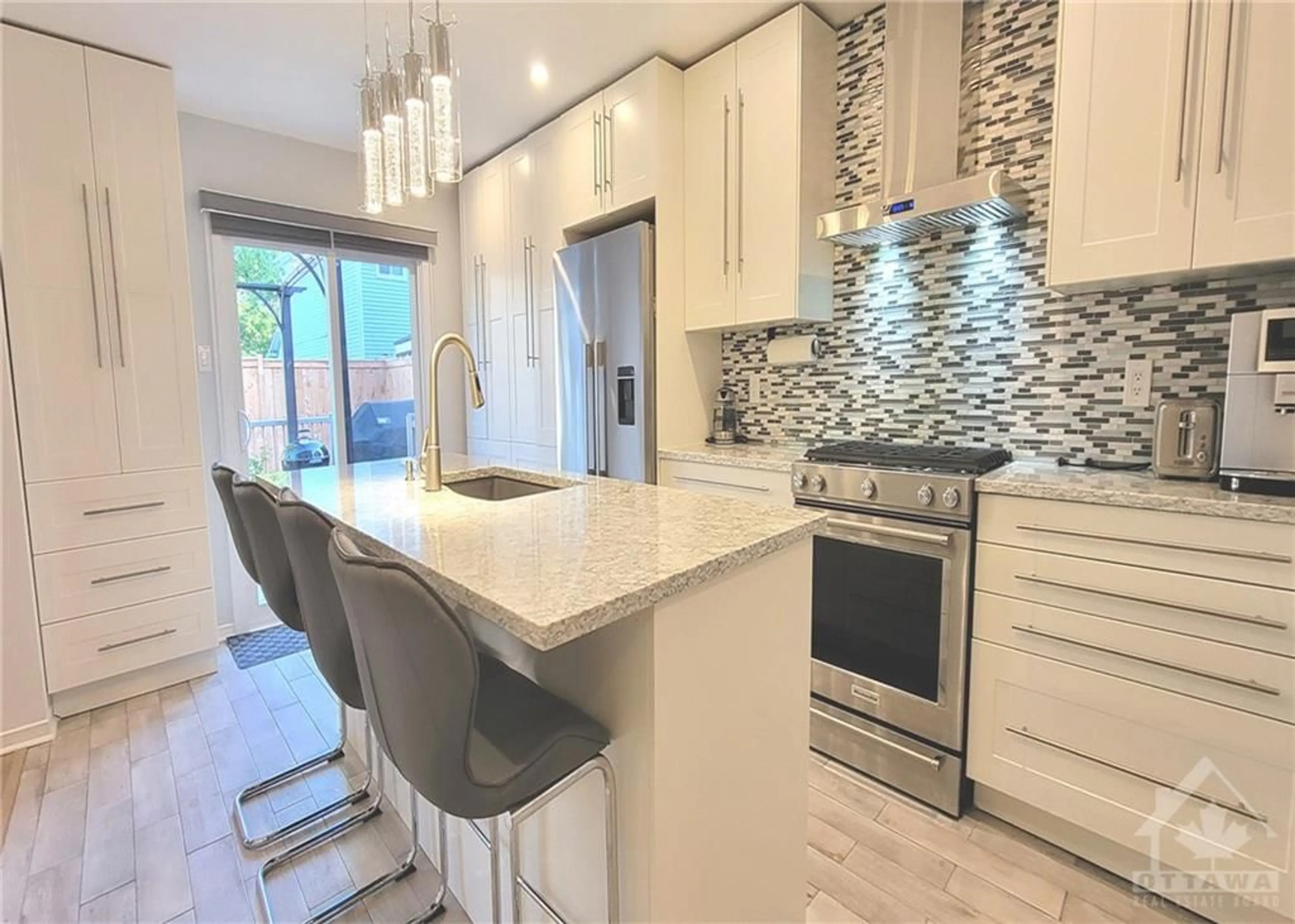 Contemporary kitchen for 700 LEVAC Dr, Orleans Ontario K4A 2R1