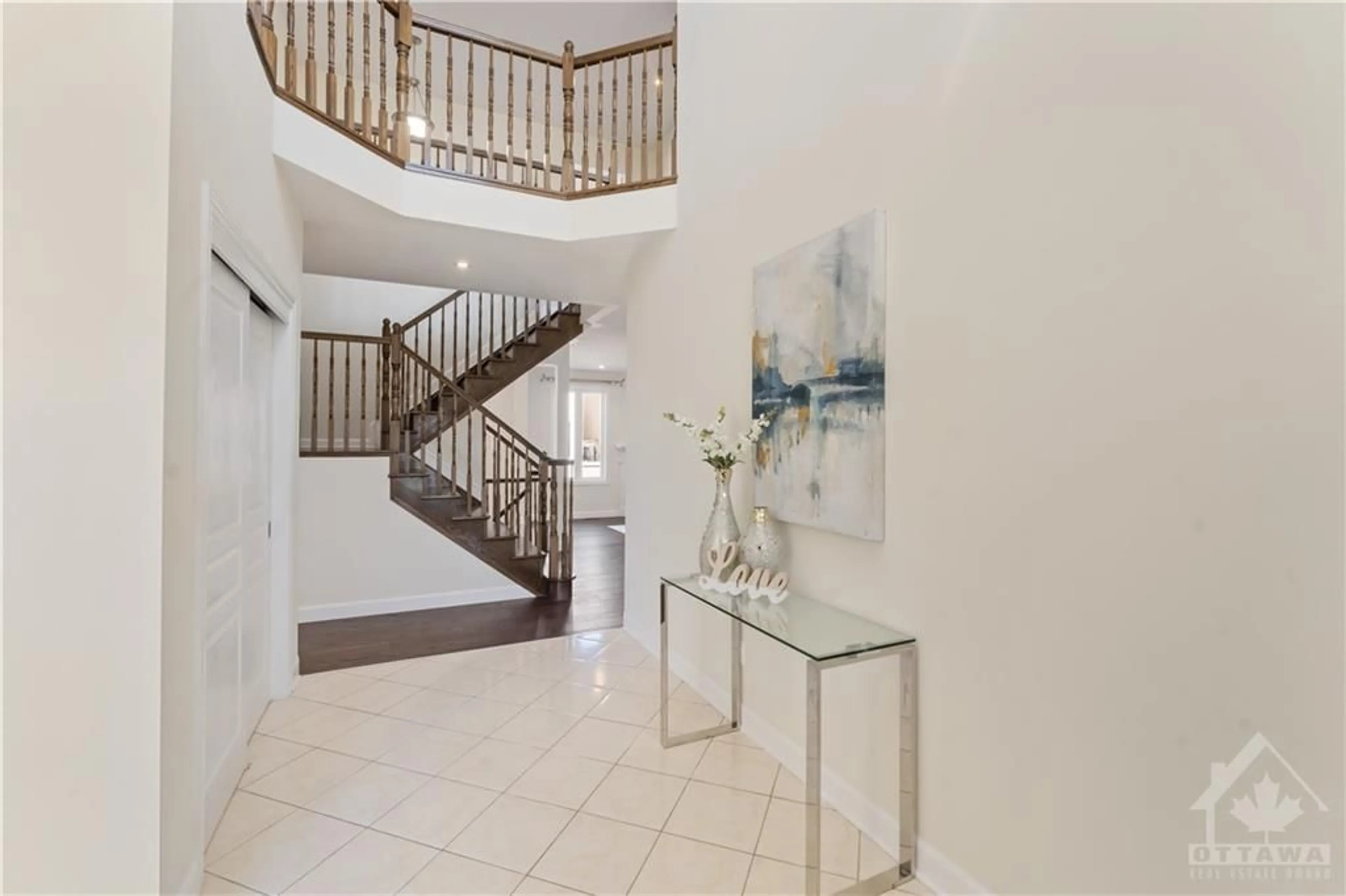 Indoor foyer for 328 MIRABEAU Terr, Ottawa Ontario K4A 0R5