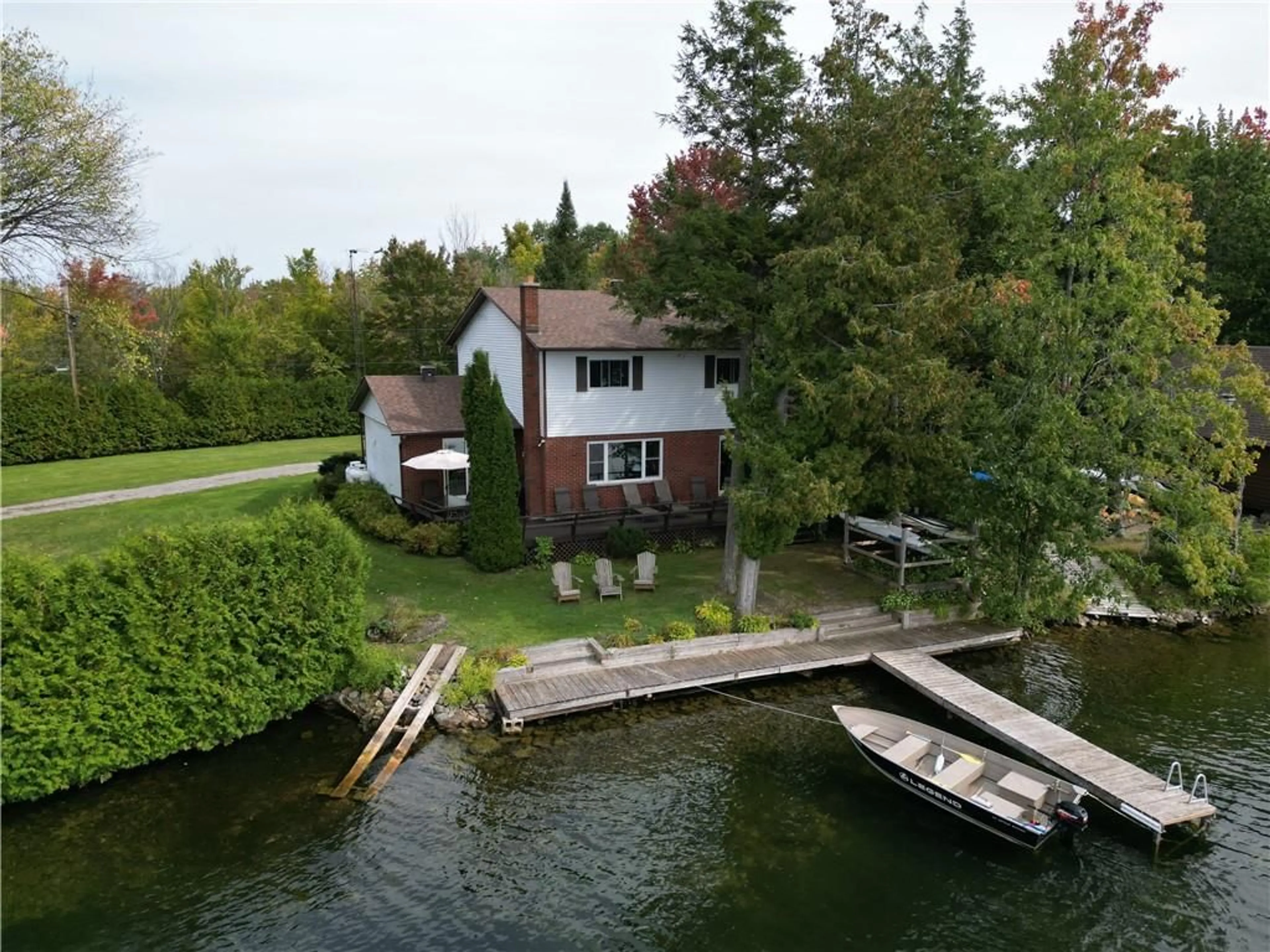 Cottage for 6 B9 Rd, Lombardy Ontario K0G 1L0