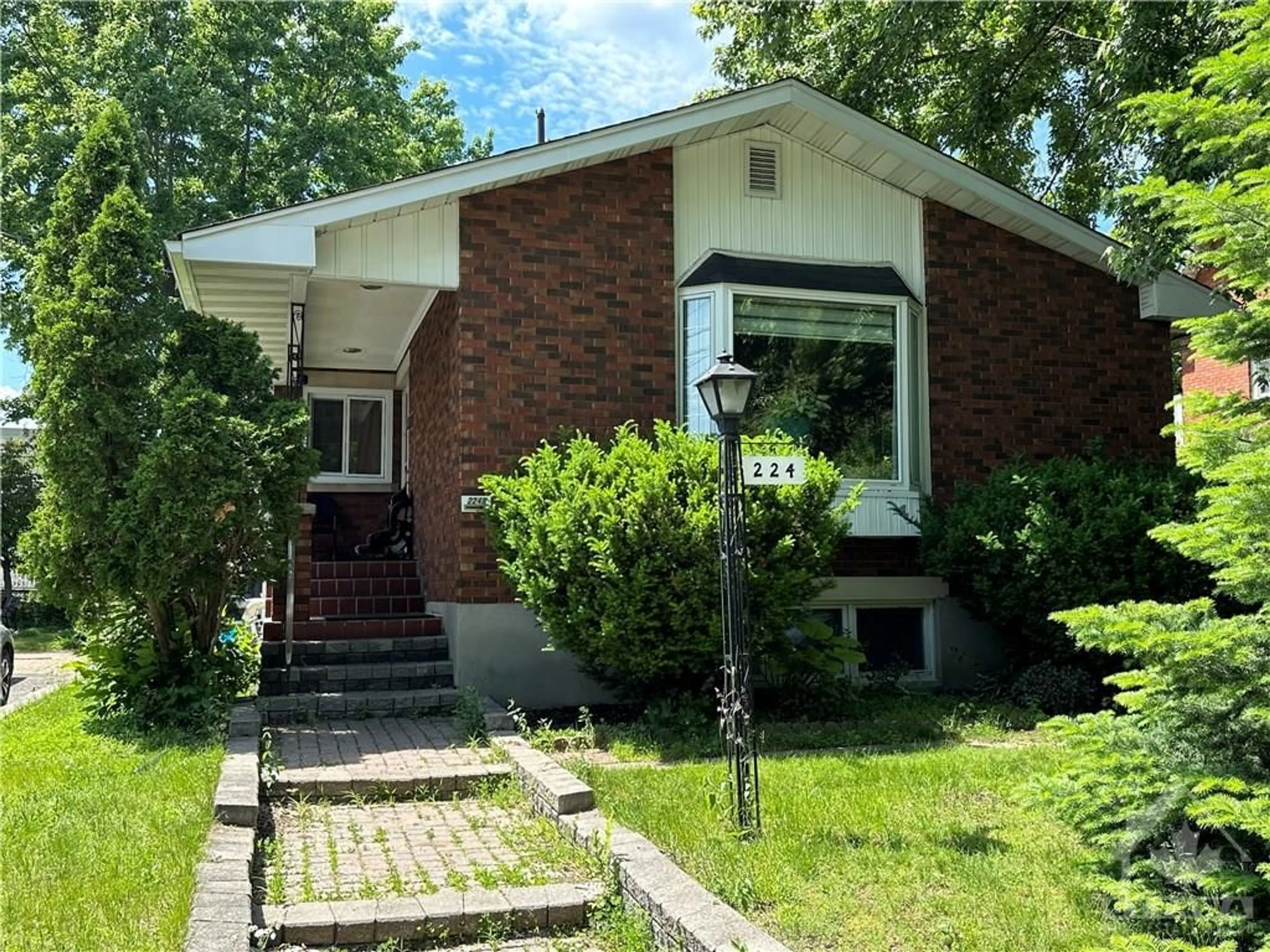 Outside view for 224 CANTIN St, Ottawa Ontario K1L 6T1