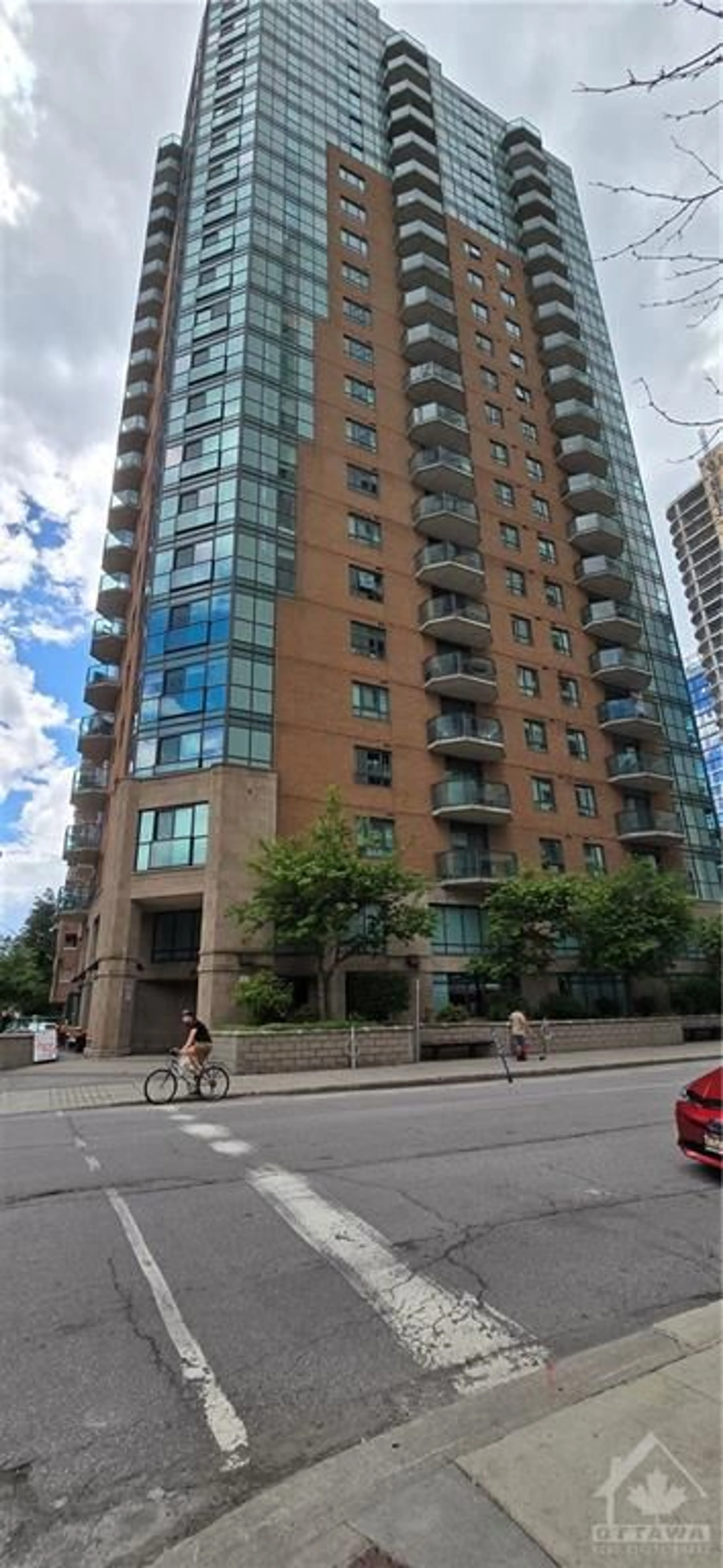A pic from exterior of the house or condo for 445 LAURIER St #1105, Ottawa Ontario K1R 0A2