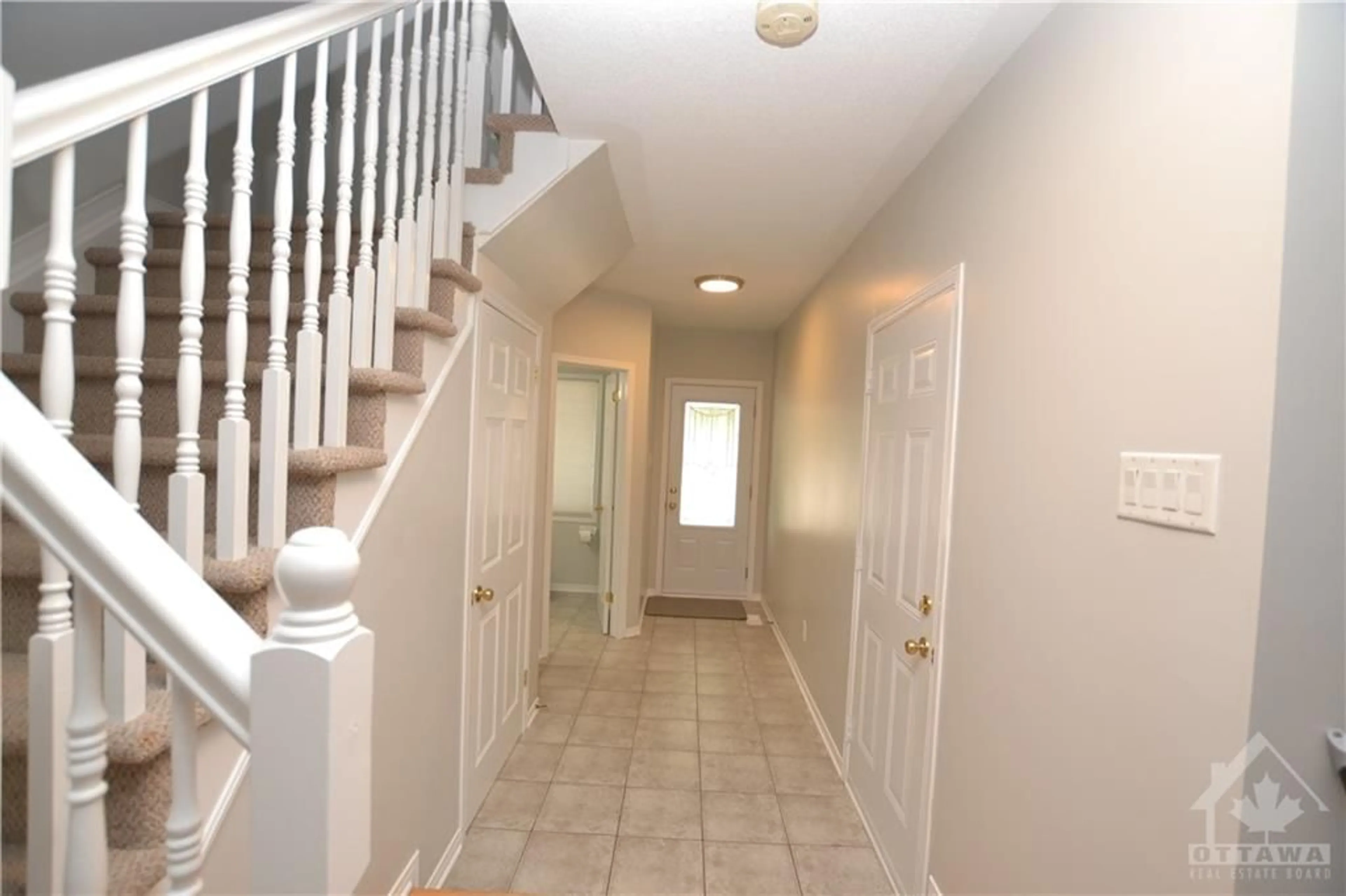 Indoor entryway for 121 WOLFF Cres, Arnprior Ontario K7S 0C6